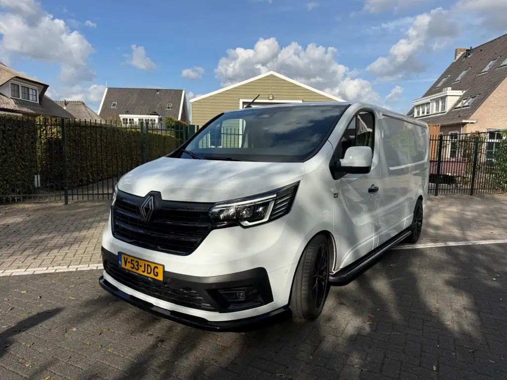 Renault Trafic 2024 из Европы — купить под ключ