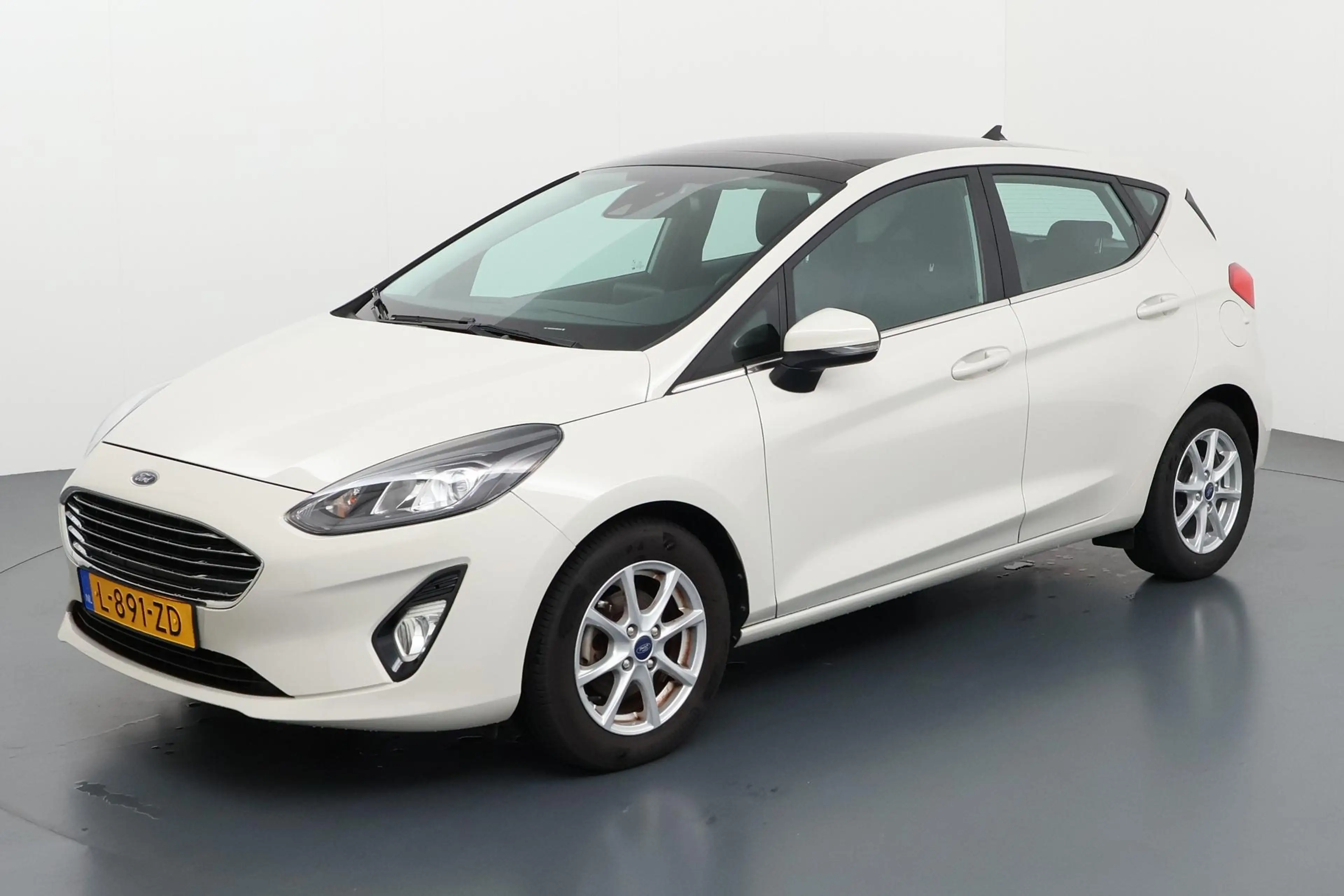 Ford Fiesta 1.0 EcoBoost Hybrid Titanium X Stijlvol in het wit — photo 3