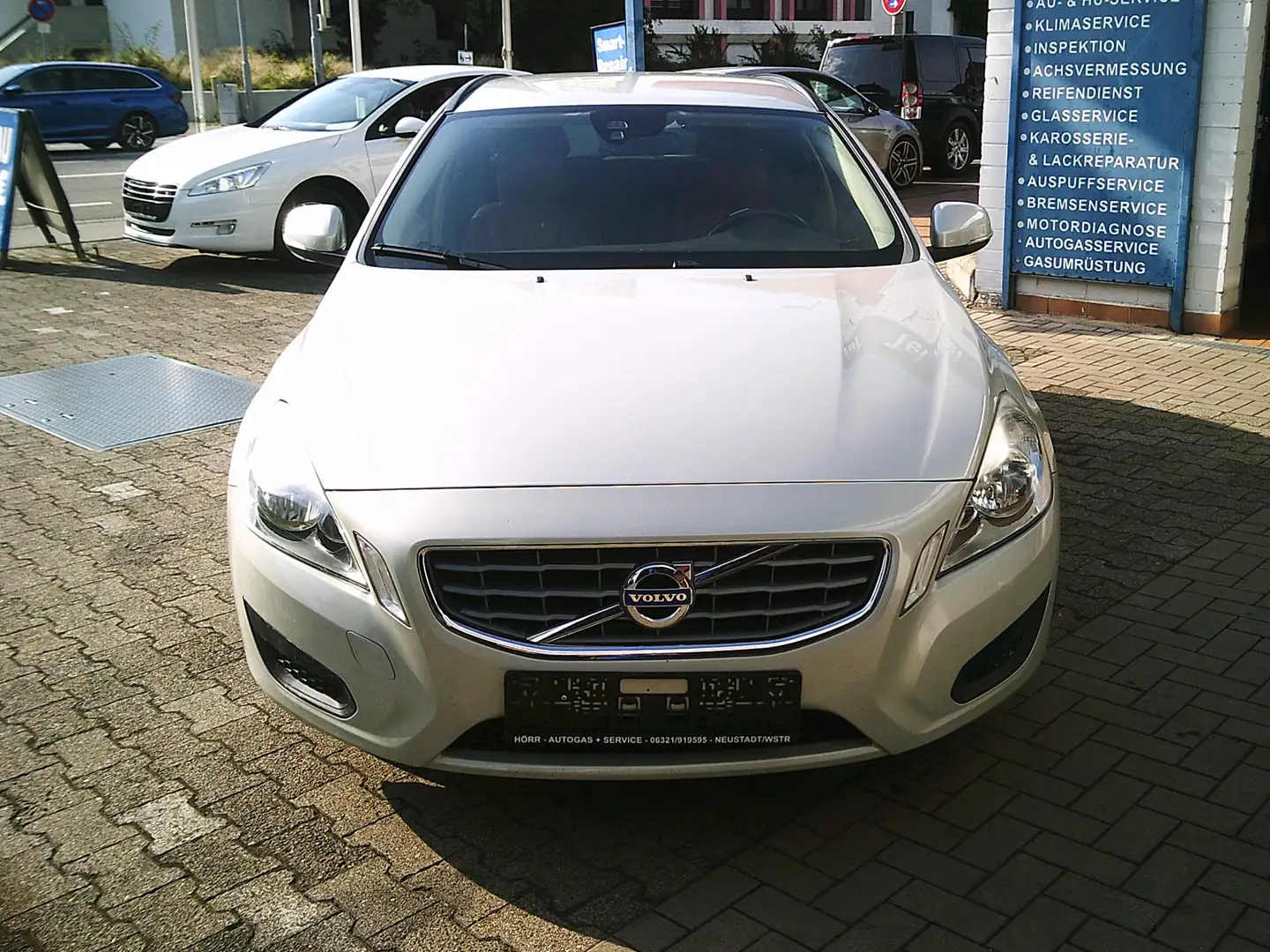 Volvo V60 Momentum Bianco - 2