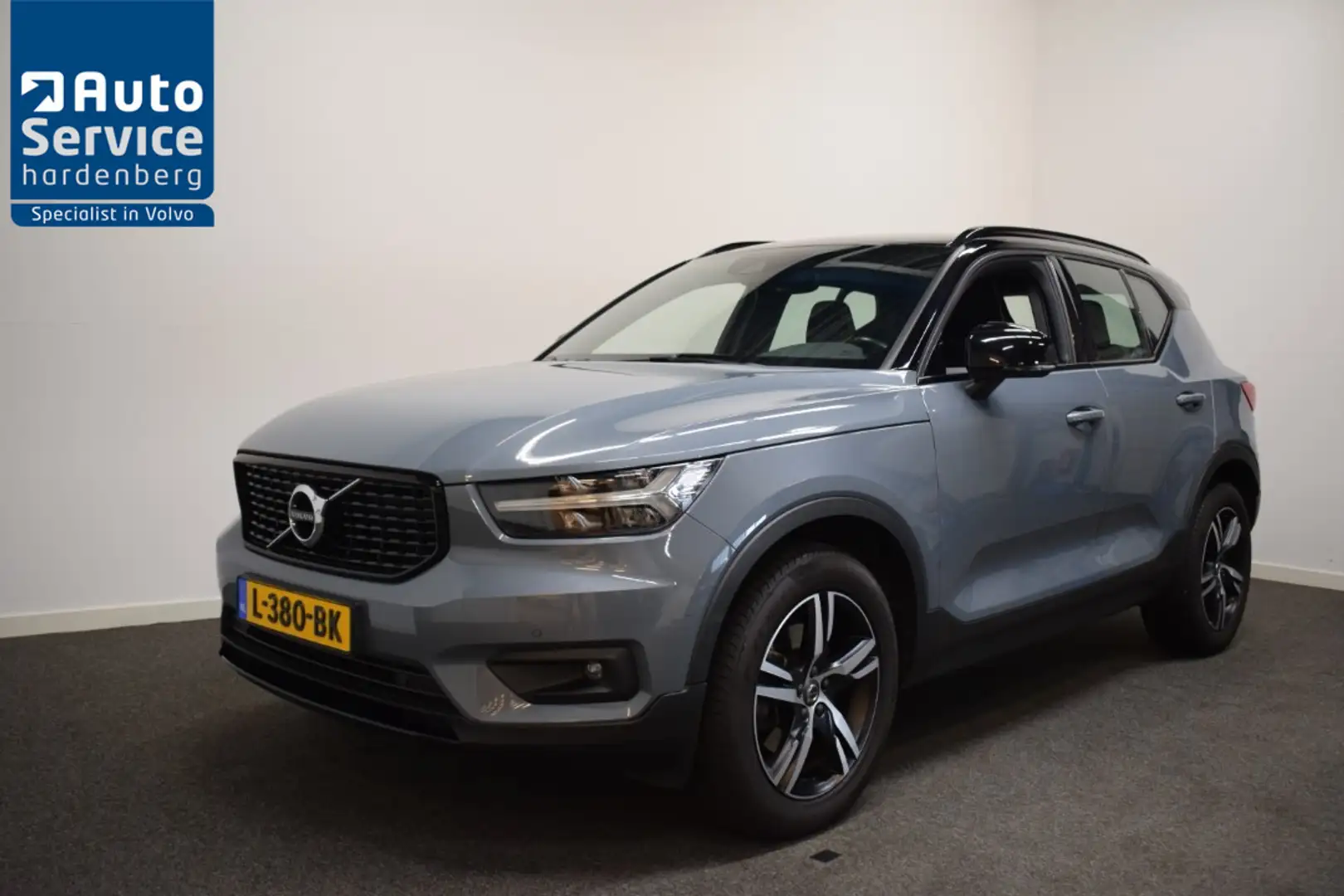Volvo XC40 2.0 B4 198pk AUT8 R-Design Trekhaak 2100kg/ Stoel+ Grijs - 1