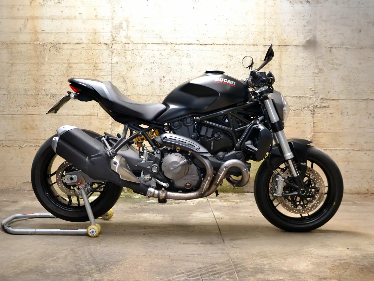 Ducati Monster 821 Dark Nero - 1