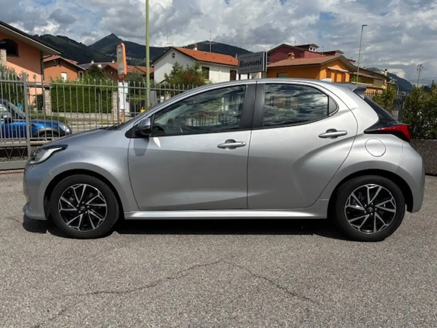 Toyota Yaris Yaris IV 2020 1.5h Trend Argento - 2