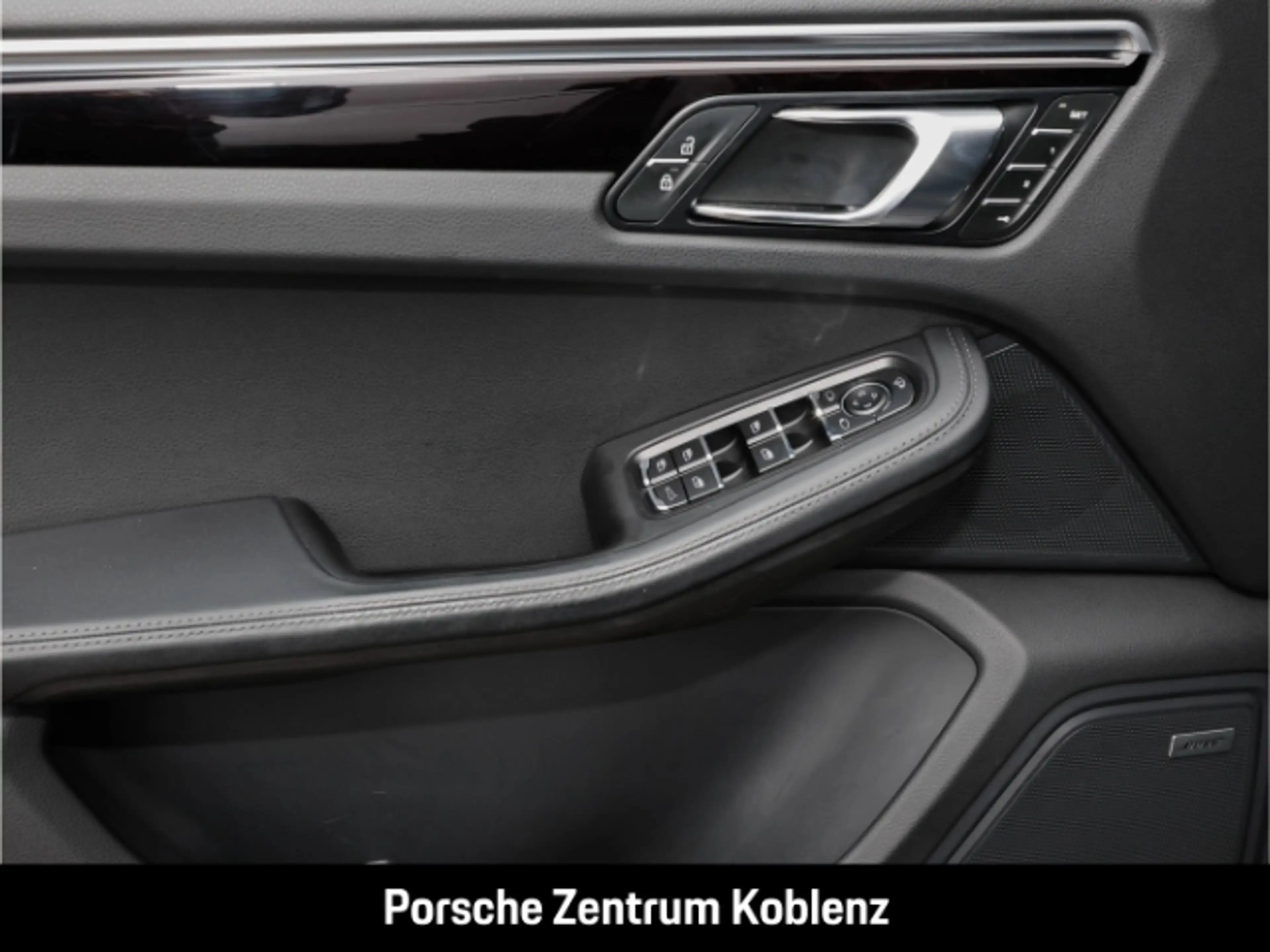 Porsche Macan GTS — photo 28