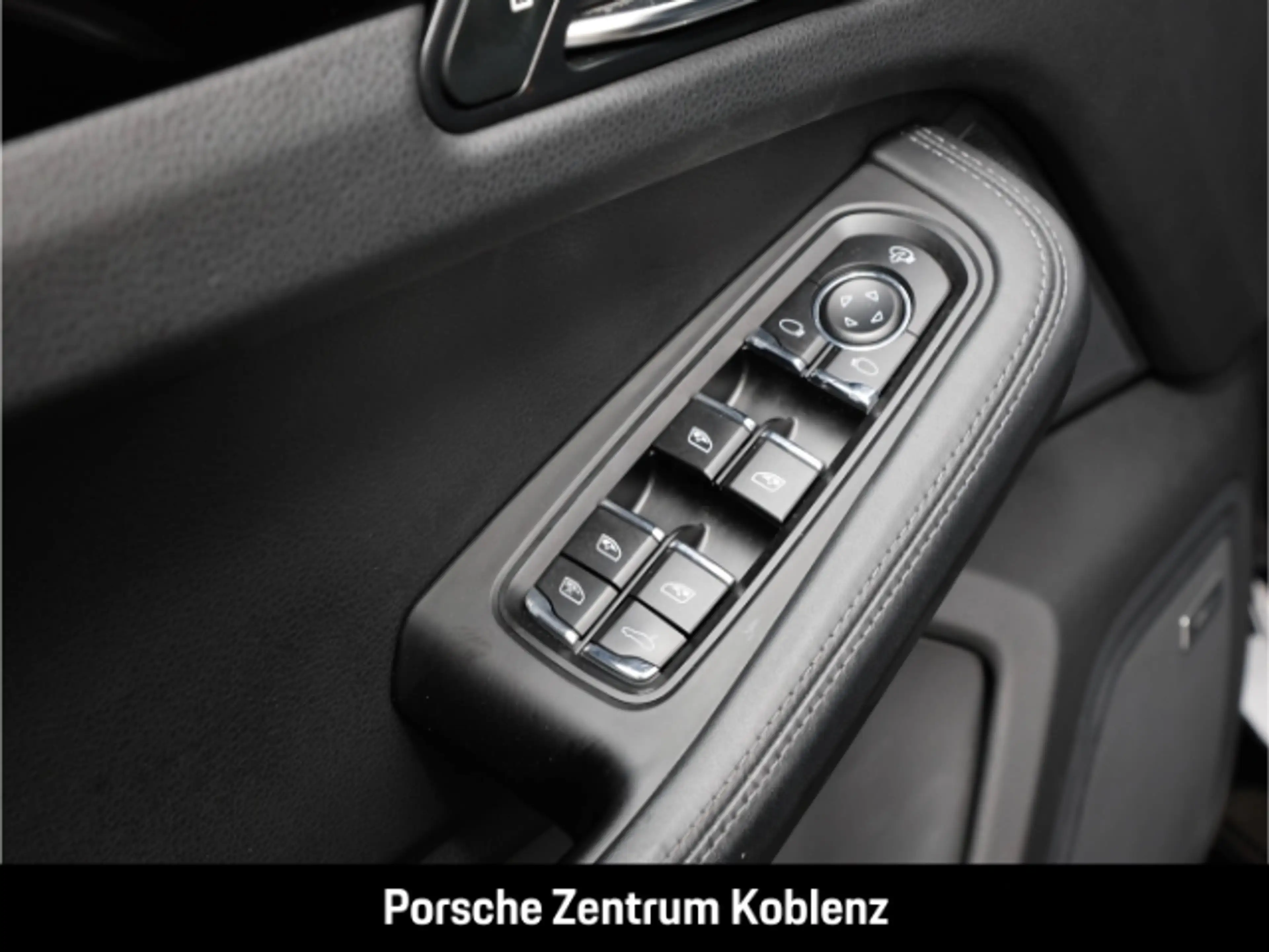 Porsche Macan GTS — photo 24