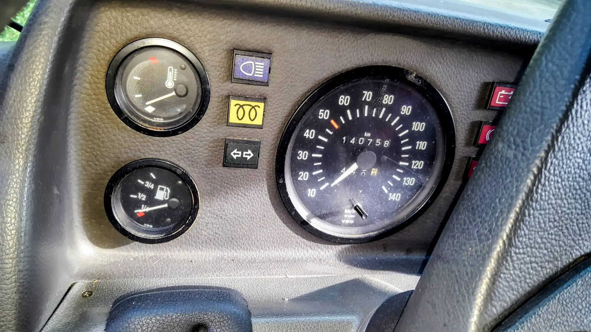 Mercedes-Benz T1 T1 210 D 601.476 Gold - 1