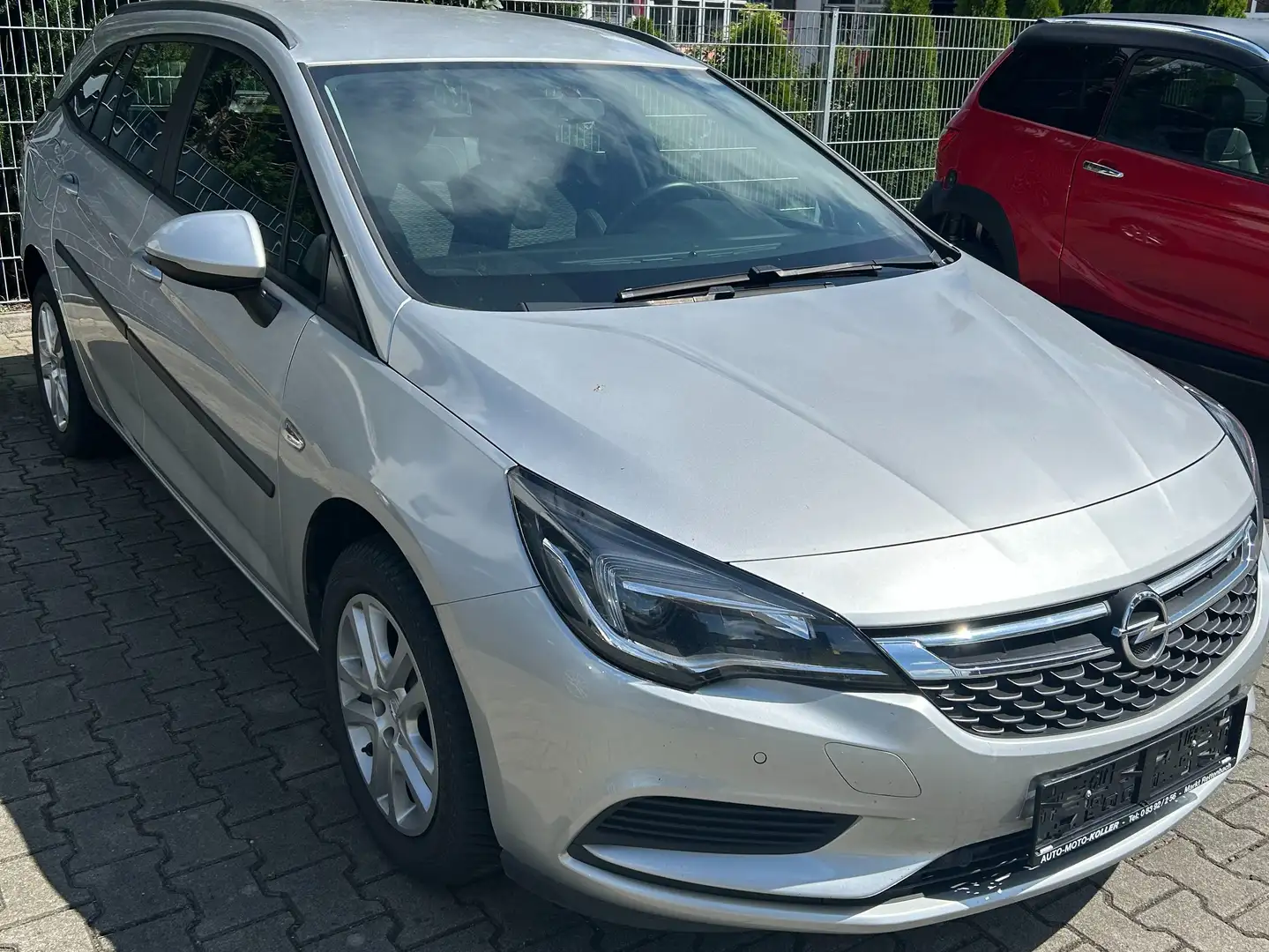 Opel Astra Sports Tourer Stříbrná - 1