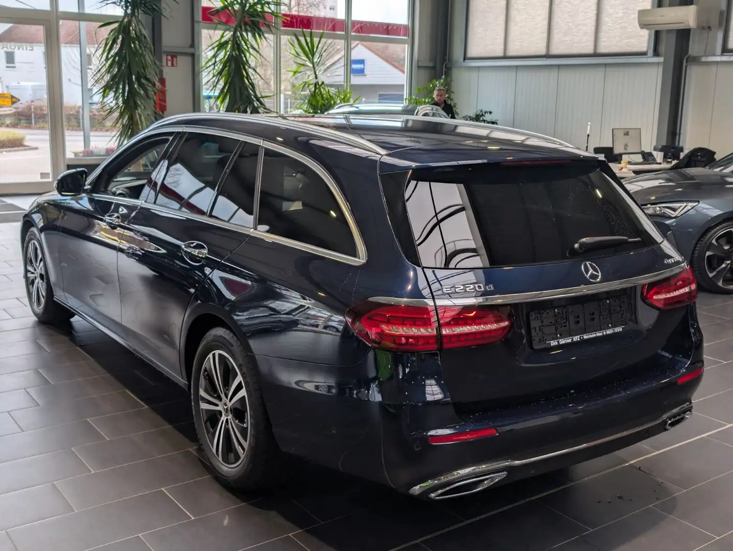 Mercedes-Benz E 220 d 4Matic T 9G-TRONIC AHK Standhzg 1.Hand Mavi - 2