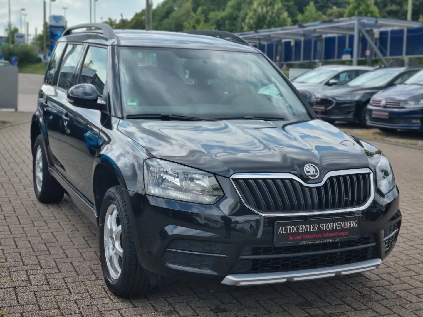 Skoda Yeti 2.0 TDI Active/Klima/1.Hand/AHK/Sommer+Wint Schwarz - 1