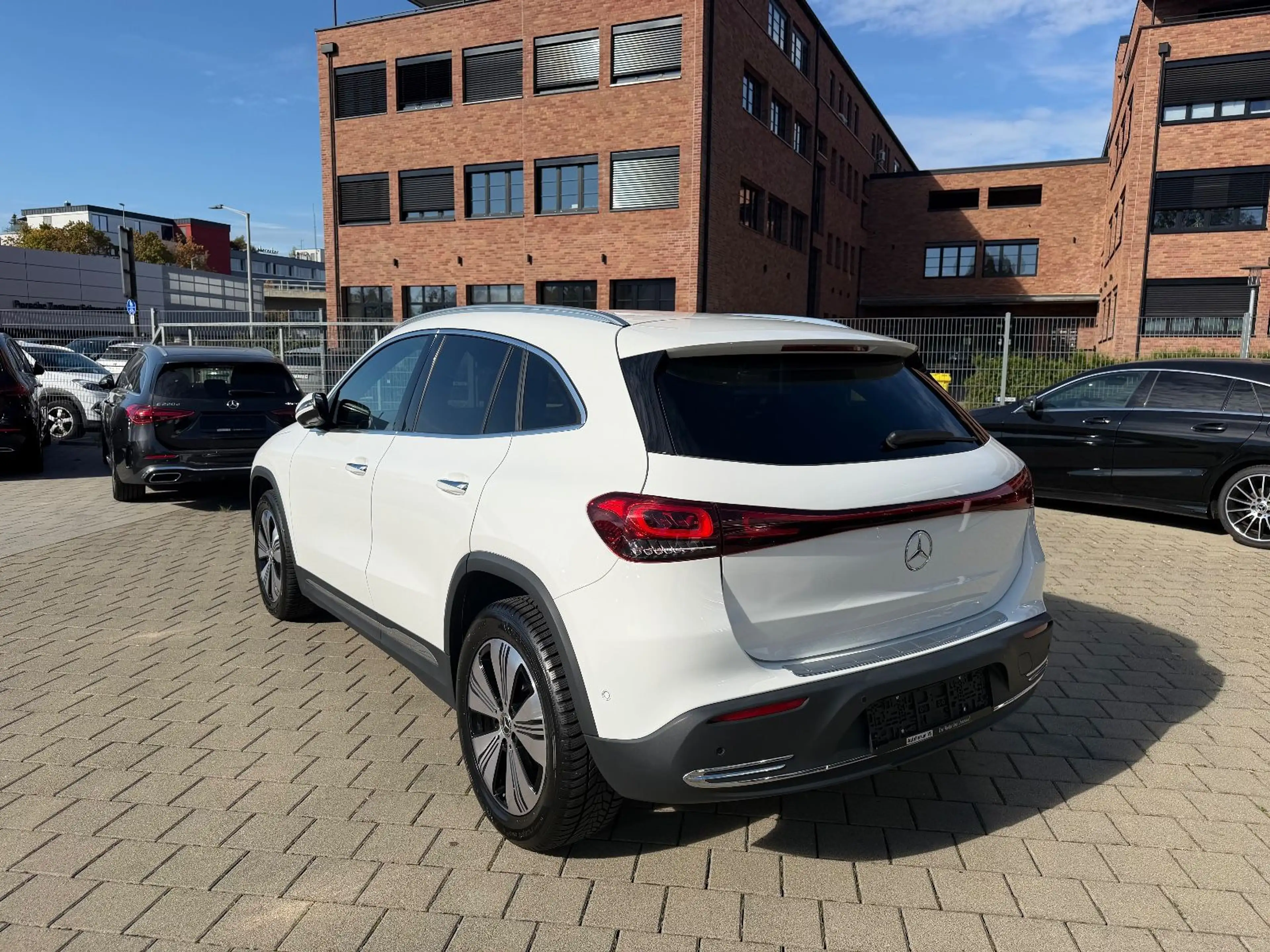 Mercedes-Benz EQA 250 MBUX*Distr*Burmes*Navi*Ambi*360° — photo 8