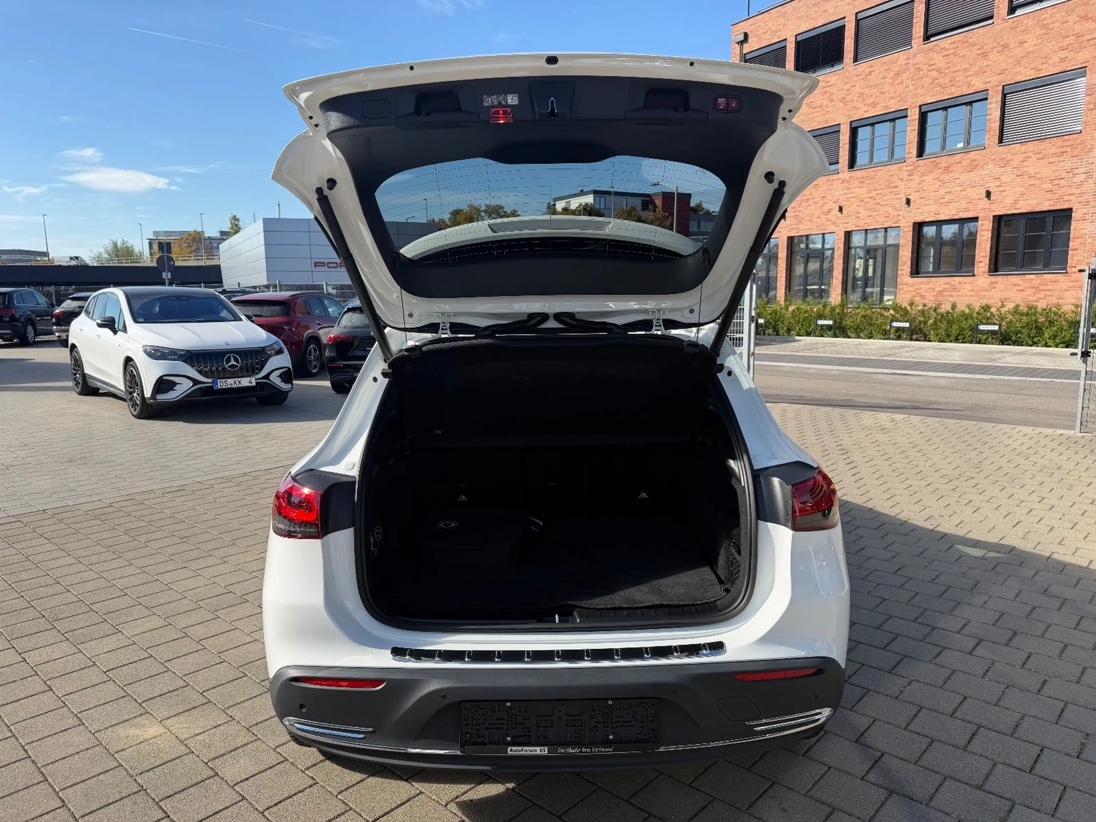 Mercedes-Benz EQA 250 MBUX*Distr*Burmes*Navi*Ambi*360° — photo 9