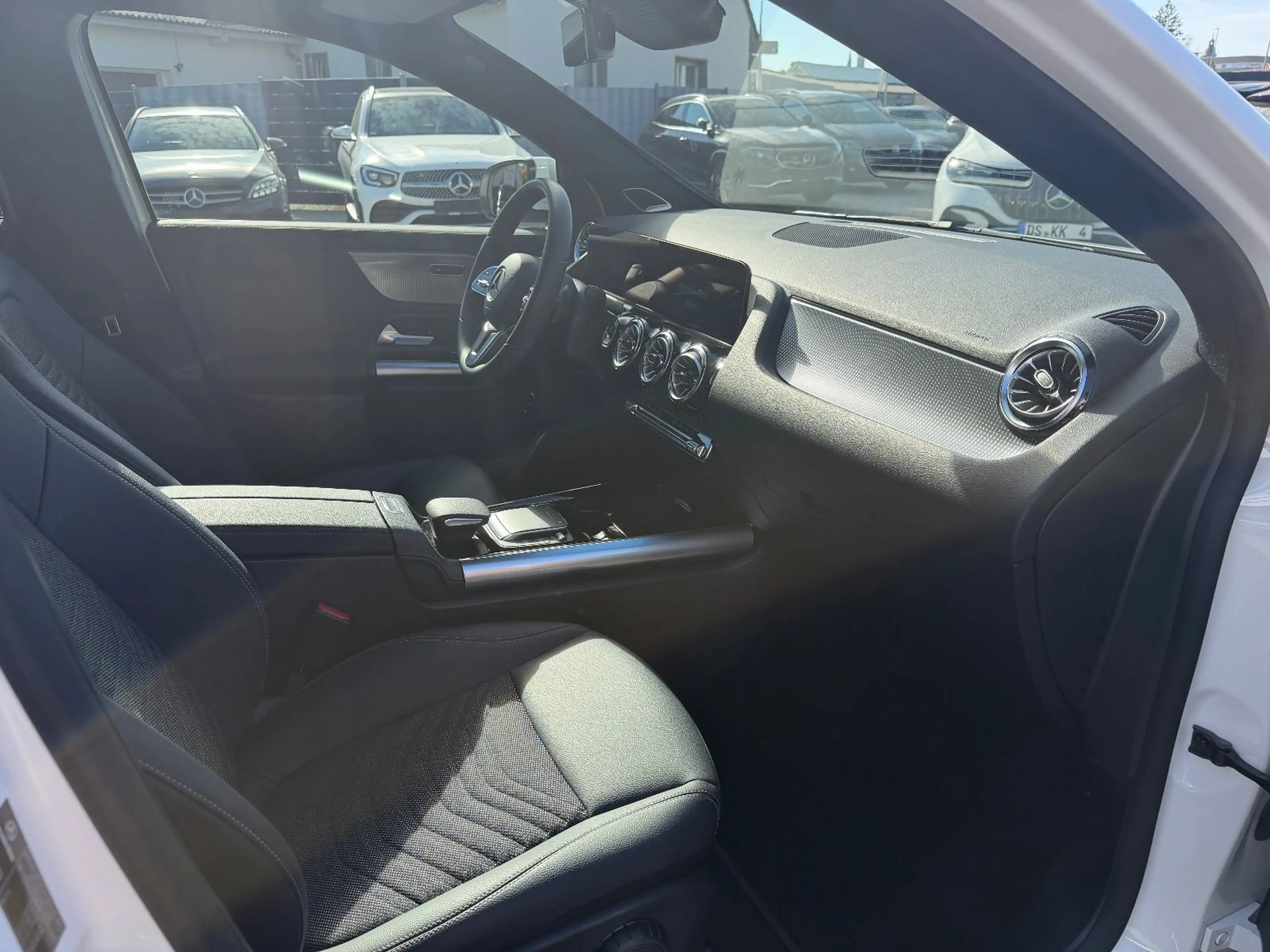 Mercedes-Benz EQA 250 MBUX*Distr*Burmes*Navi*Ambi*360° — photo 15