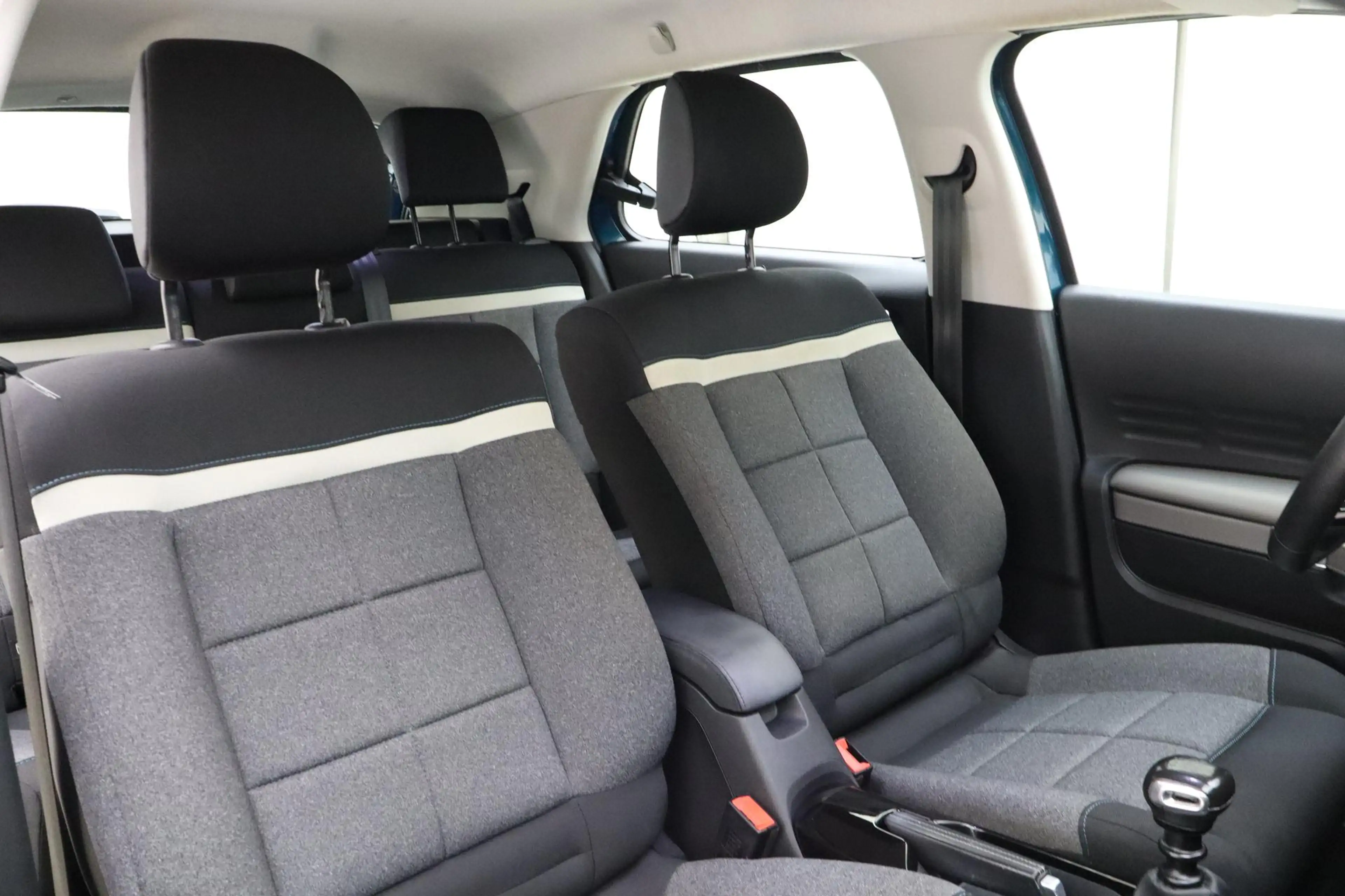 Citroen C4 Cactus 1.2 PureTech 110pk Business | Navigatie | Climate — photo 13