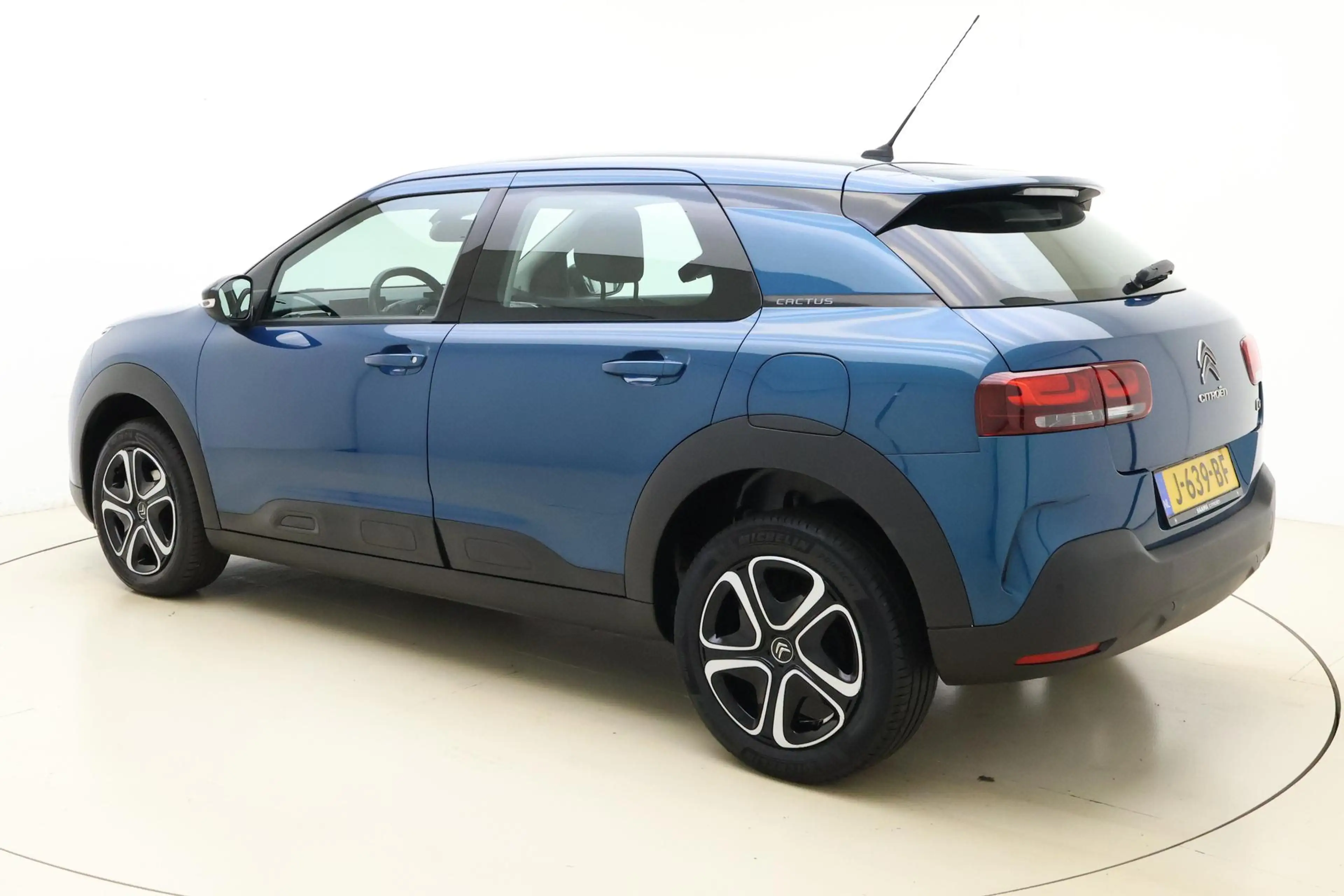 Citroen C4 Cactus 1.2 PureTech 110pk Business | Navigatie | Climate — photo 4