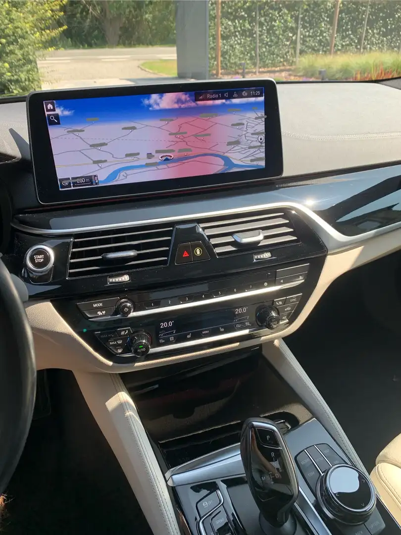 BMW 530 530e xDrive Aut. M Sport Edition Zwart - 2