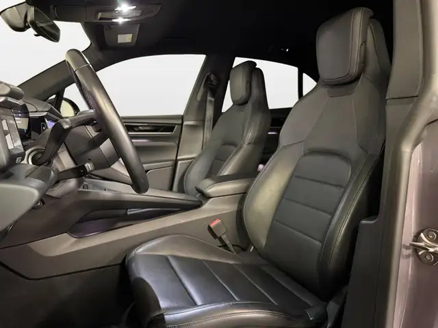 Porsche Macan view 13