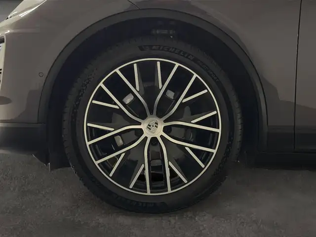 Porsche Macan view 10