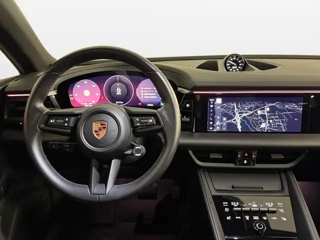 Porsche Macan view 12