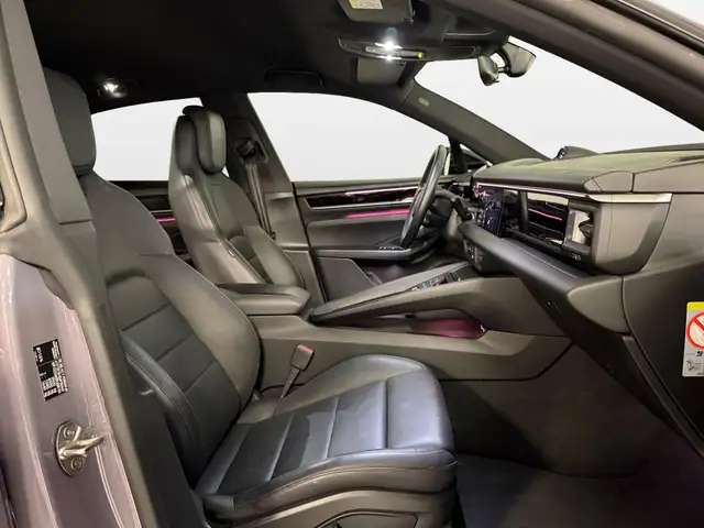 Porsche Macan view 11