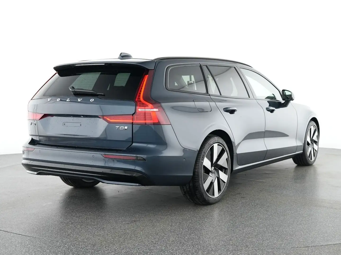 Volvo V60 T8 AWD Ultra Dark Plug-In Hybrid AWD Blau - 2