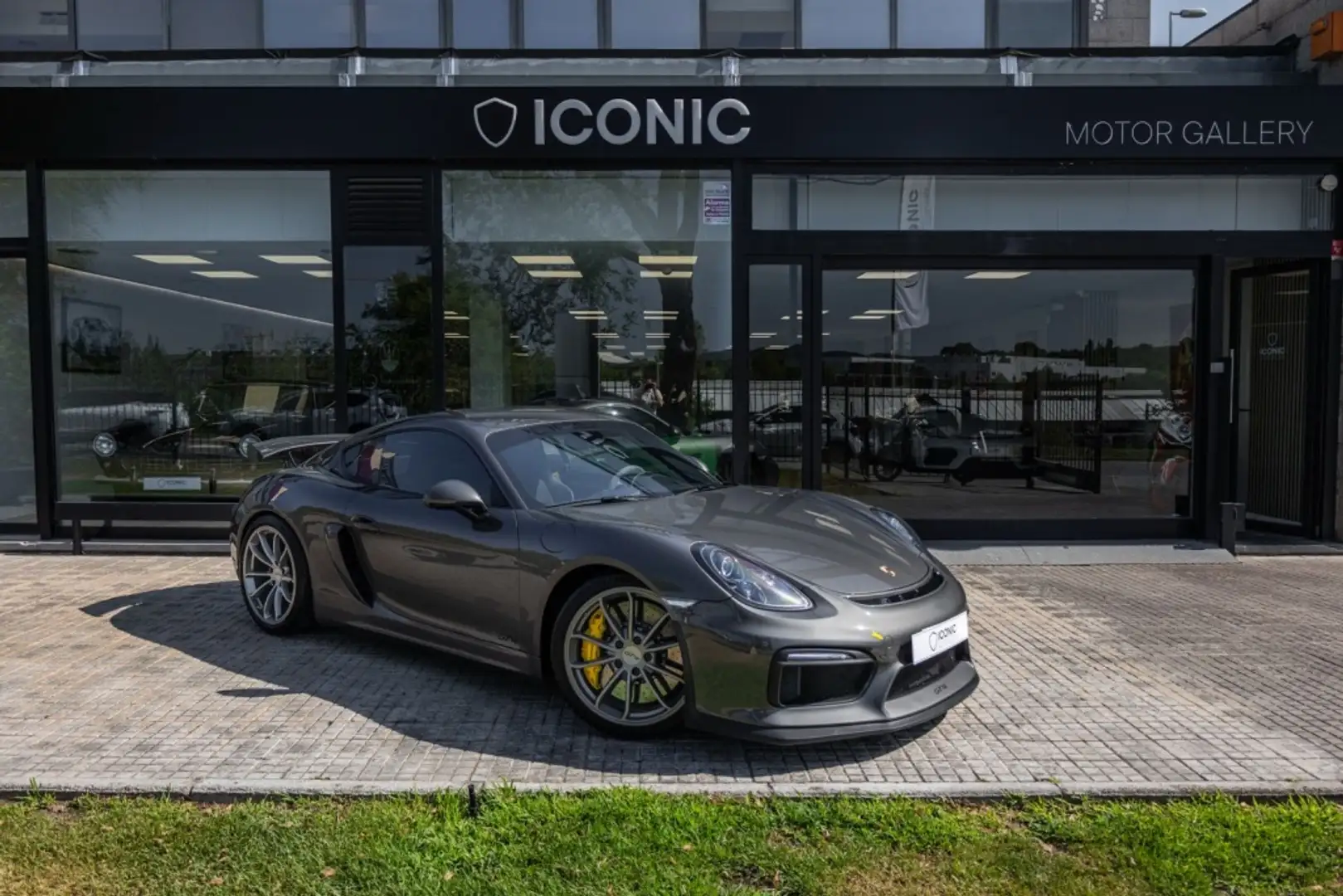 Porsche Cayman GT4 Gris - 1