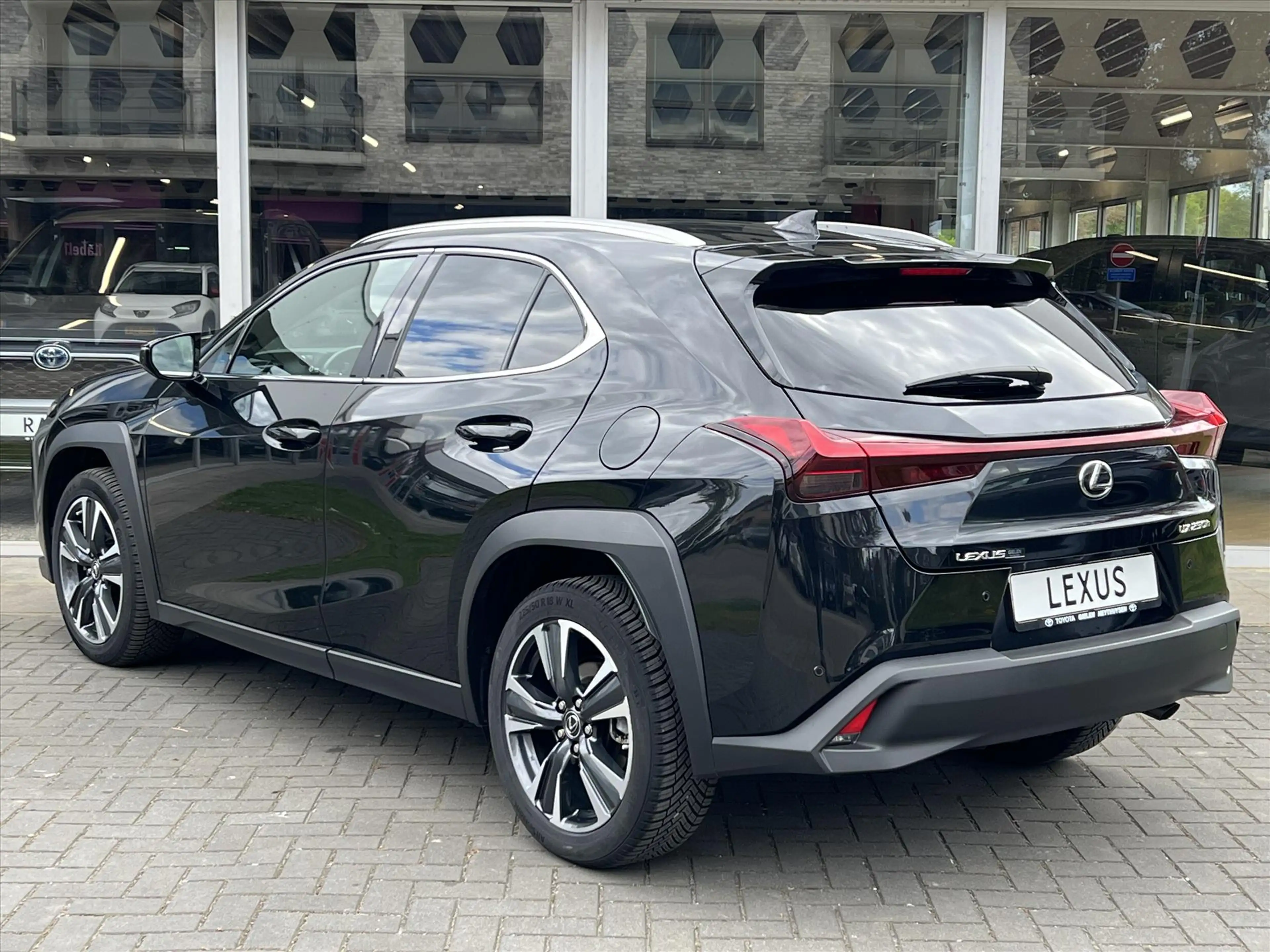 Lexus UX 250h Preference Line | Nieuwe multimedia, 18 inch, Dode — photo 8