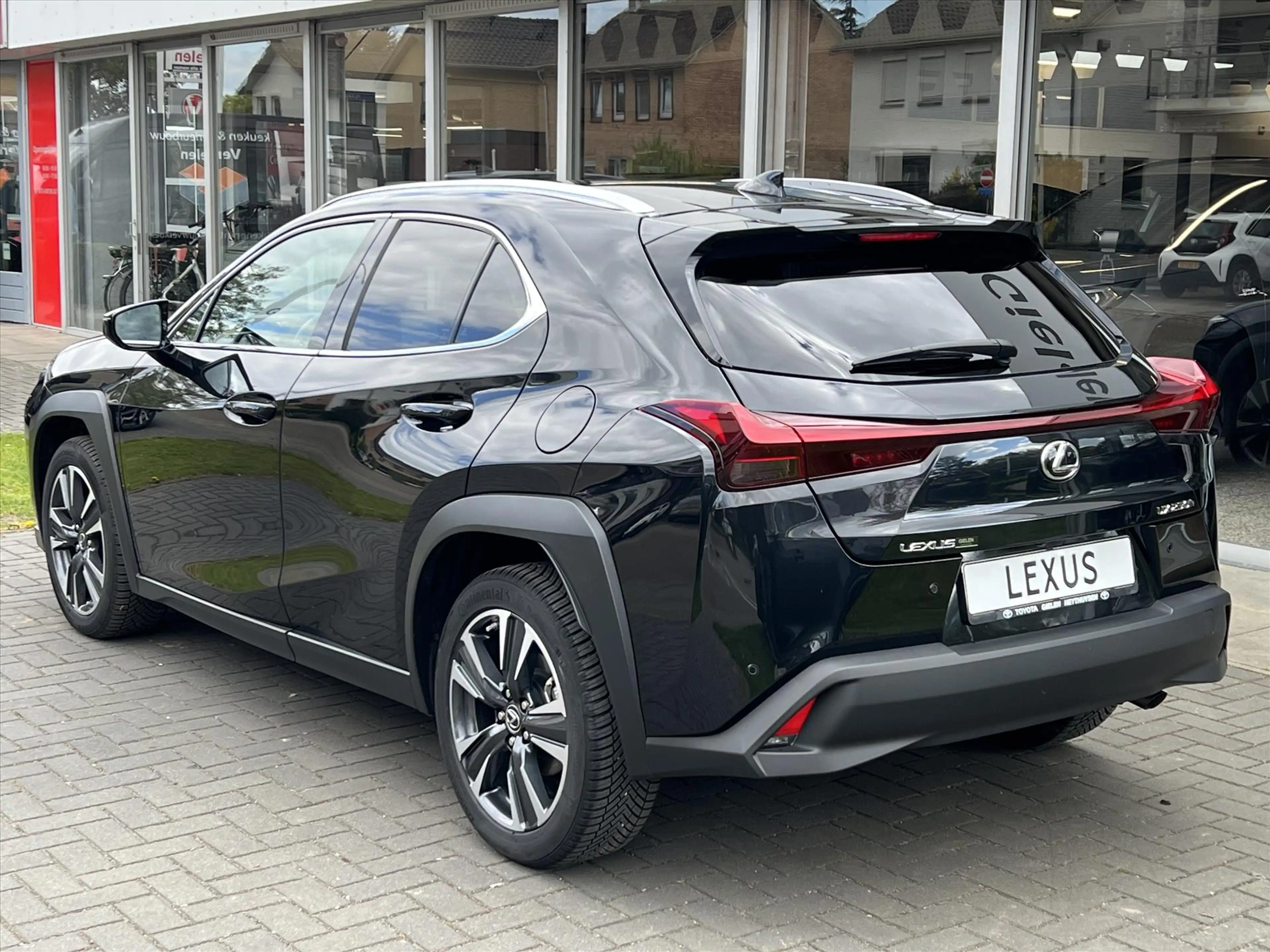 Lexus UX 250h Preference Line | Nieuwe multimedia, 18 inch, Dode — photo 3