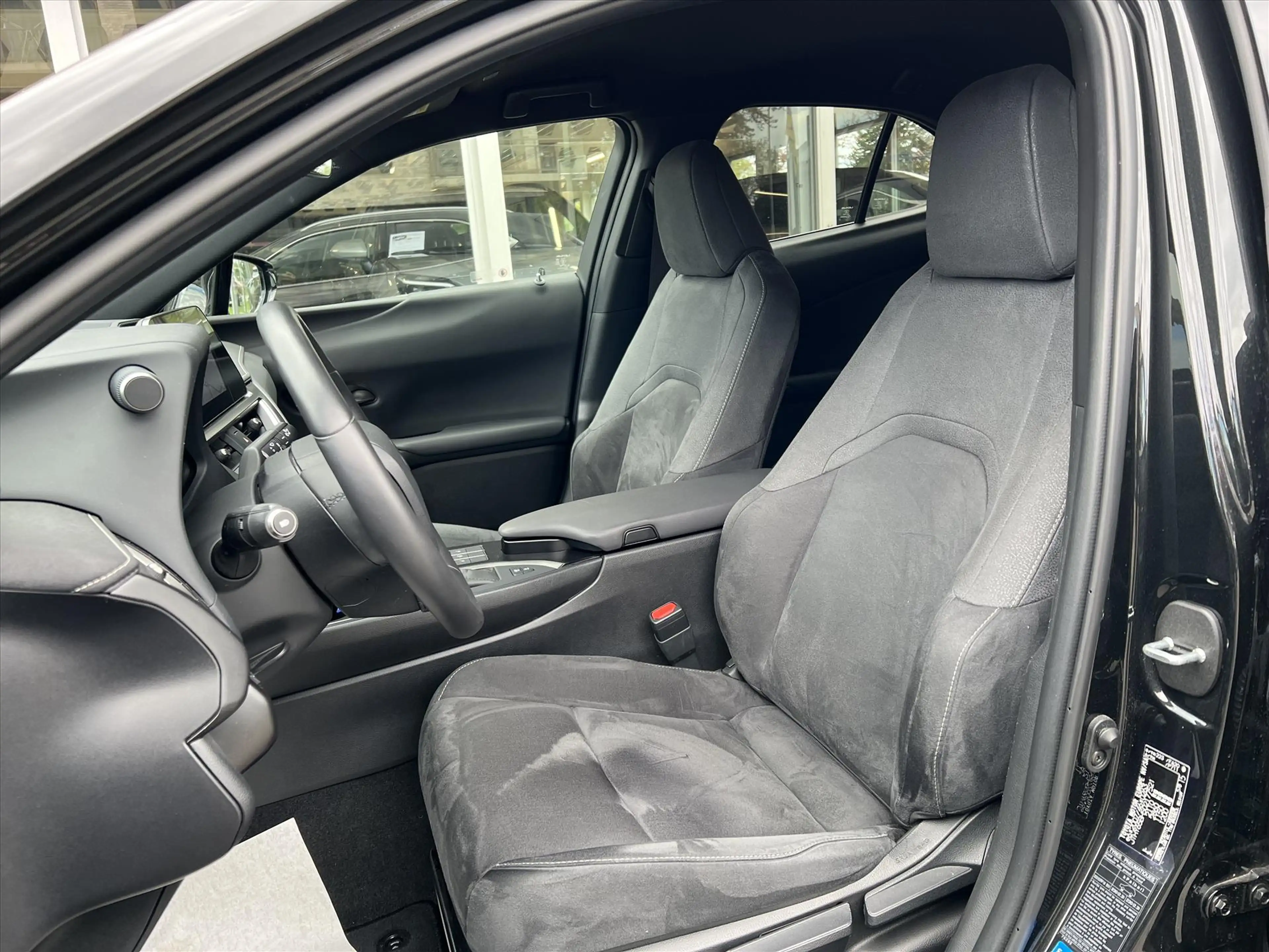 Lexus UX 250h Preference Line | Nieuwe multimedia, 18 inch, Dode — photo 12