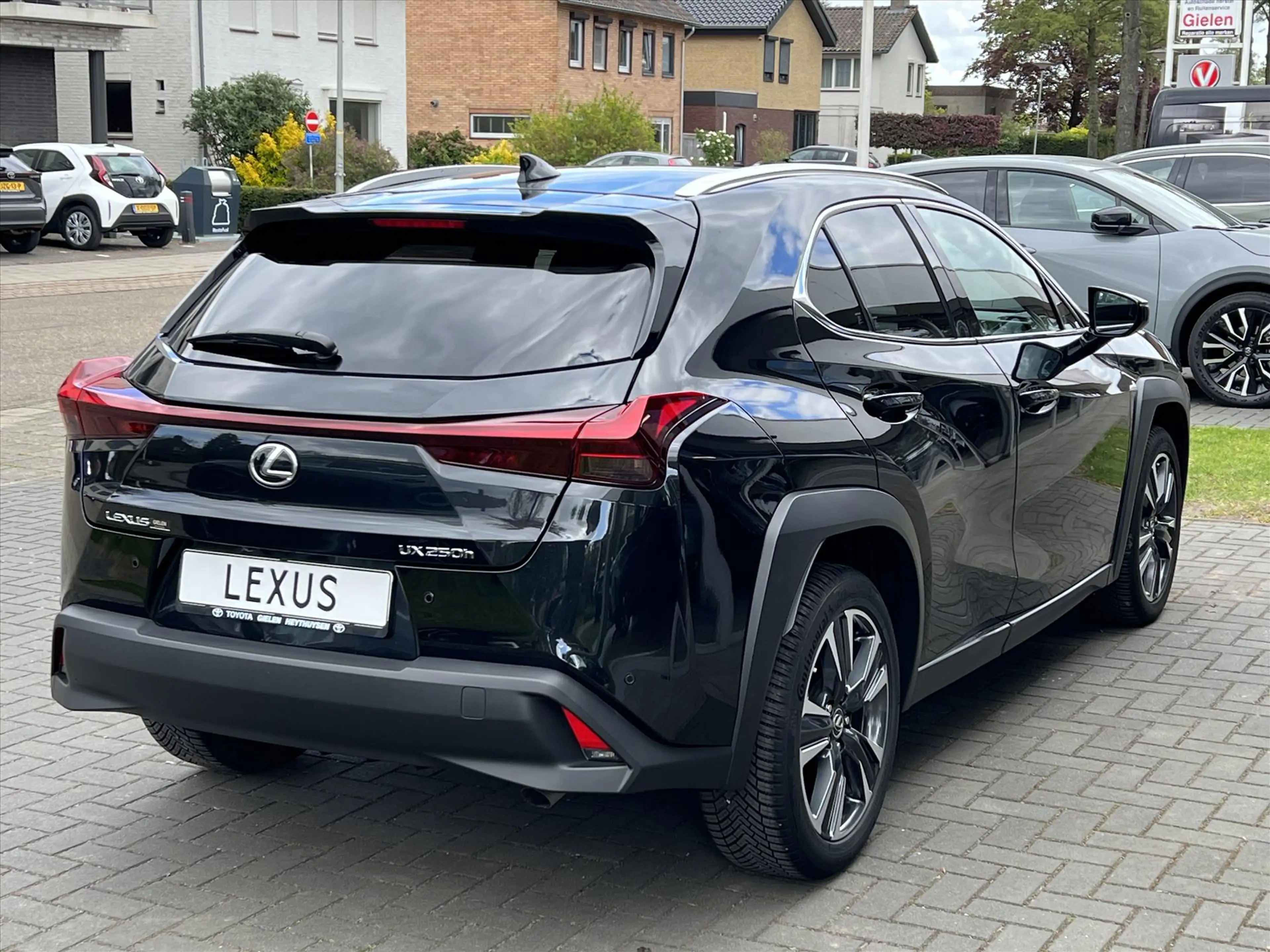 Lexus UX 250h Preference Line | Nieuwe multimedia, 18 inch, Dode — photo 4