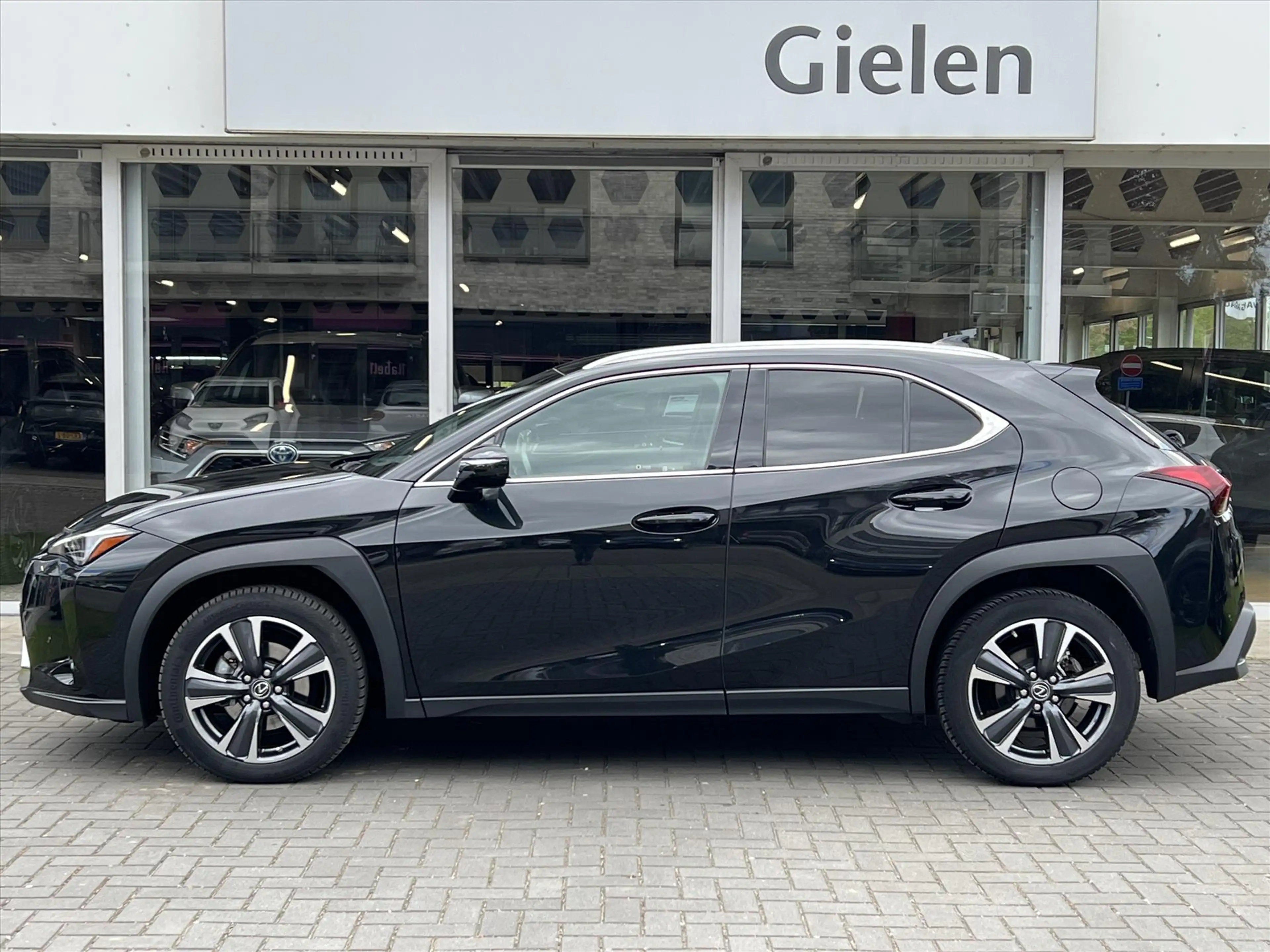 Lexus UX 250h Preference Line | Nieuwe multimedia, 18 inch, Dode — photo 2