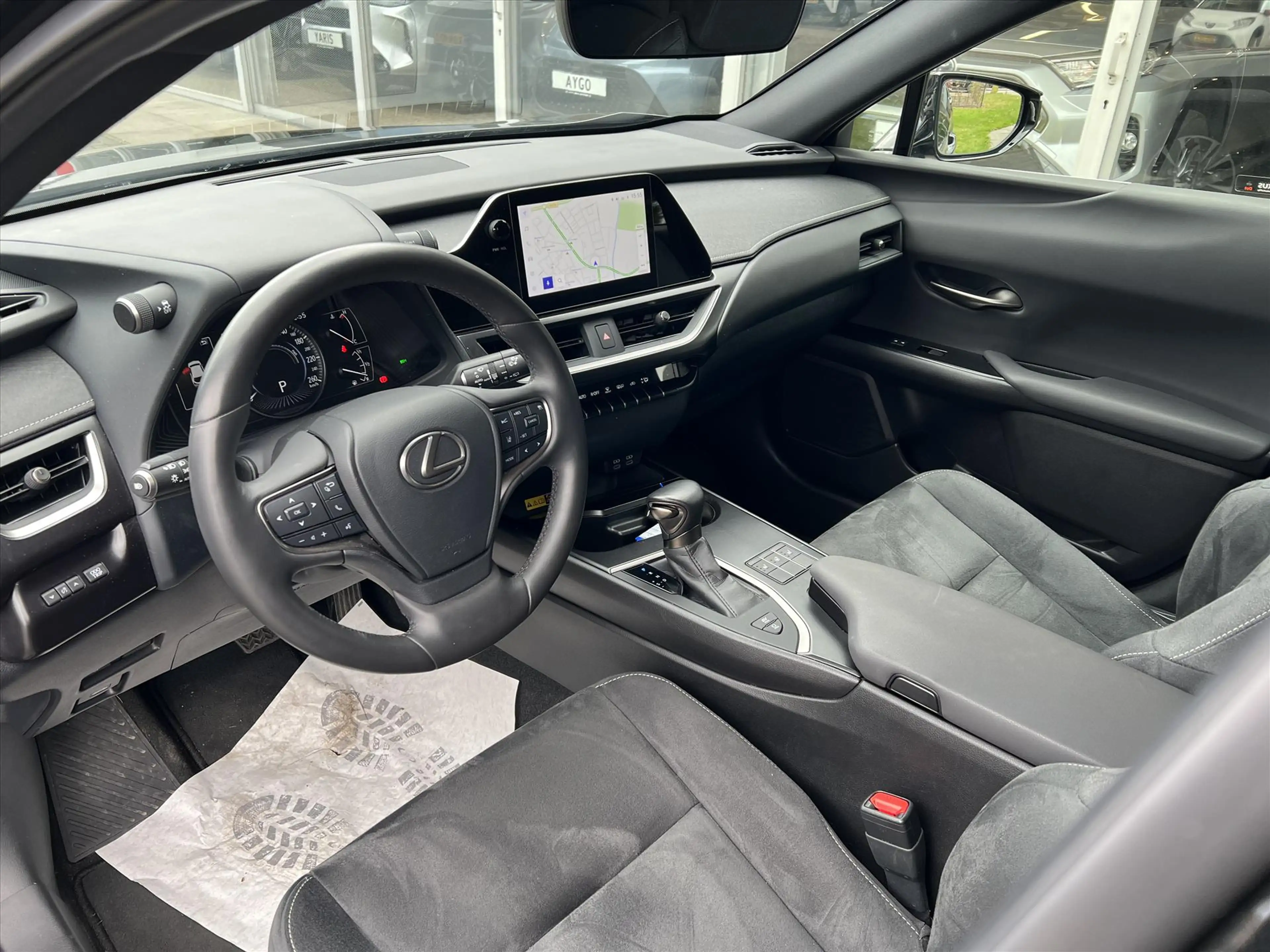 Lexus UX 250h Preference Line | Nieuwe multimedia, 18 inch, Dode — photo 11