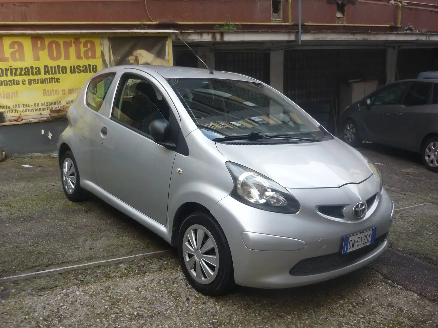 Toyota Aygo Aygo I 2005 3p 1.0 Sol m-mt Srebrny - 2