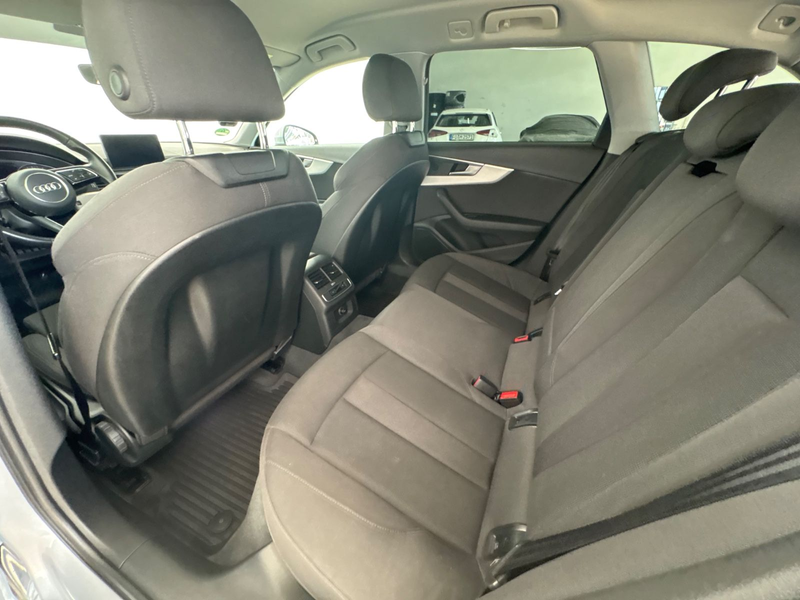 Audi A4 Avant sport ultra PDC SHZ Navi Xenon 8 Fach — photo 13