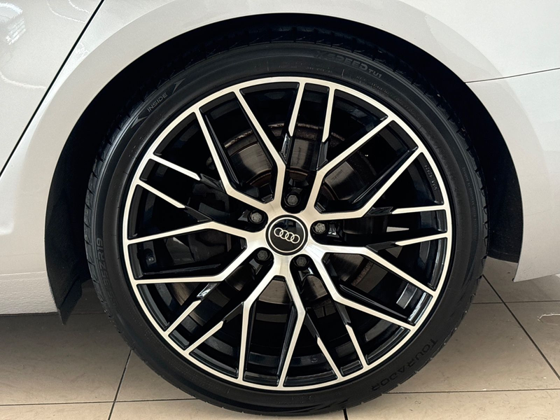 Audi A4 Avant sport ultra PDC SHZ Navi Xenon 8 Fach — photo 10