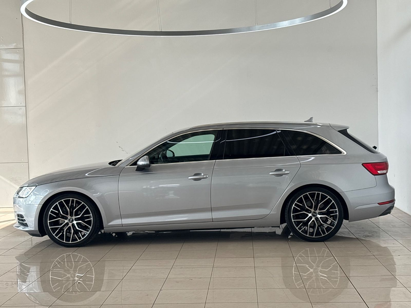 Audi A4 Avant sport ultra PDC SHZ Navi Xenon 8 Fach — photo 5