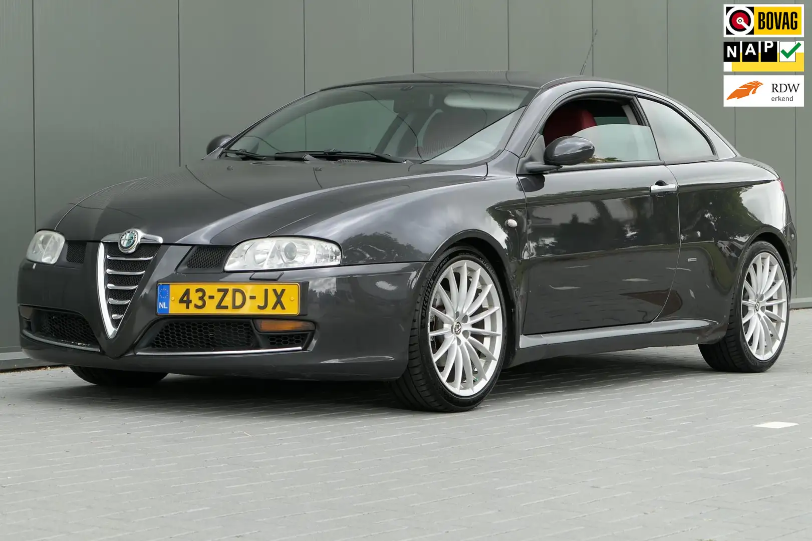 Alfa Romeo GT 2.0 JTS Imola NAP Leder PDC Clima Cruise Youngtime Grau - 1