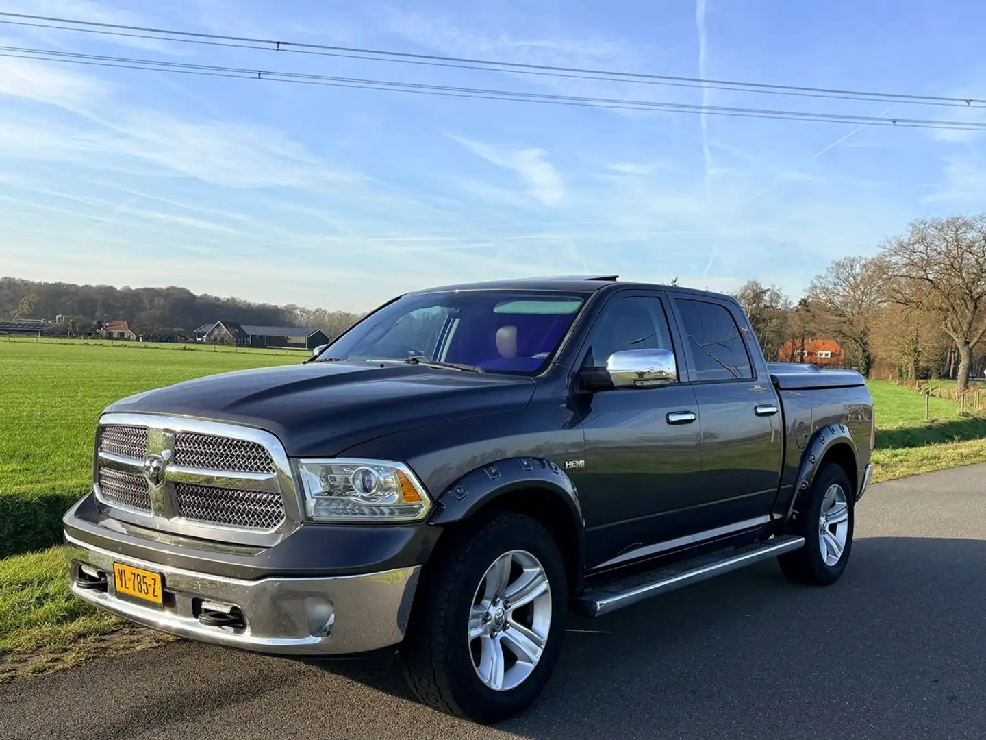 Dodge RAM 5.7 Hemi V8 CC 5'7 Longhorn Ed. Full Option, MARGE Grey - 2