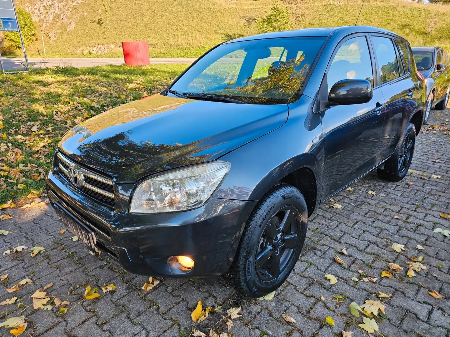 Toyota RAV 4 2.0-l- 4x4 Automatik Leder Keyless ALU Grau - 1