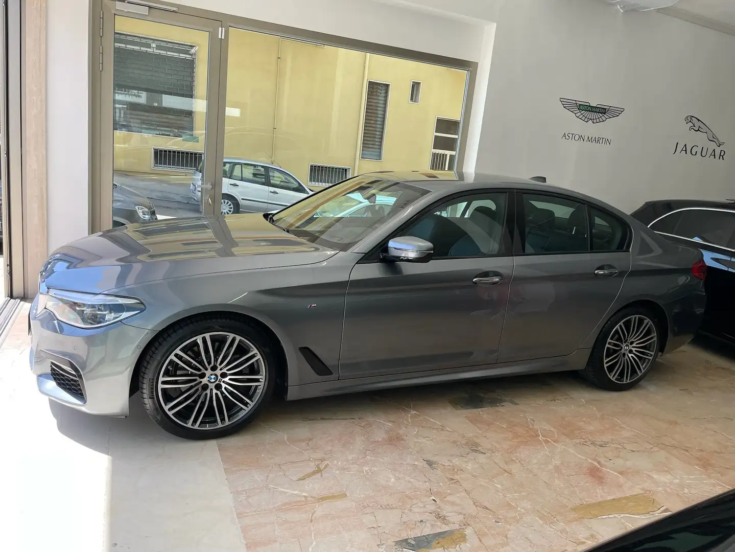 BMW 520 520d Msport auto Gris - 2