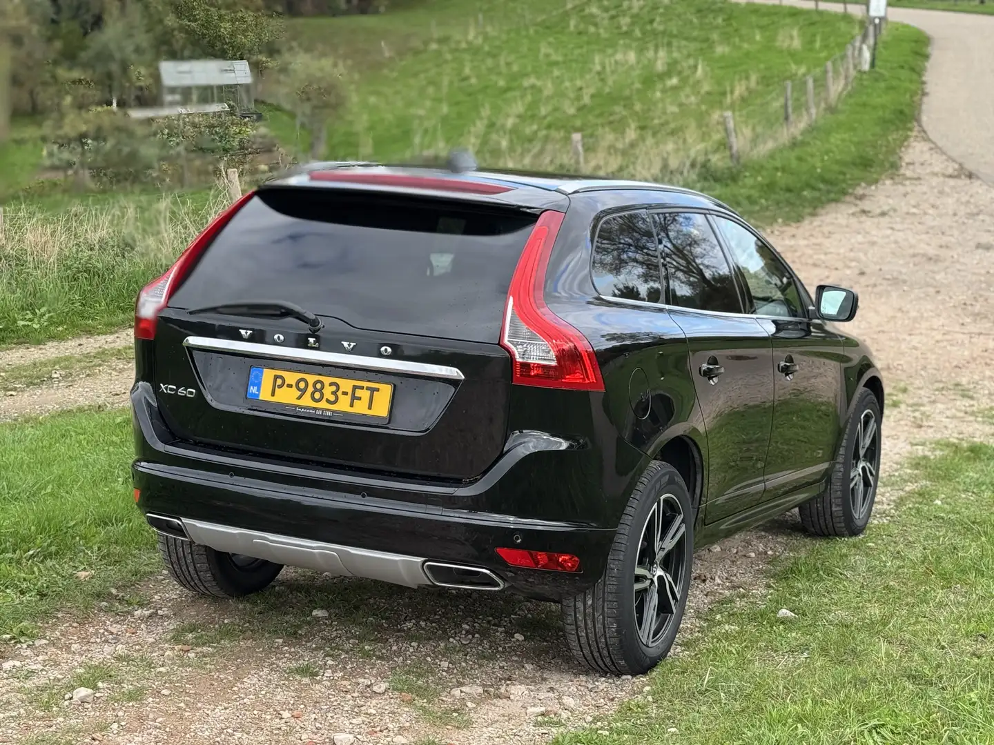 Volvo XC60 2.0 D3 FWD Polar+ Black - 2