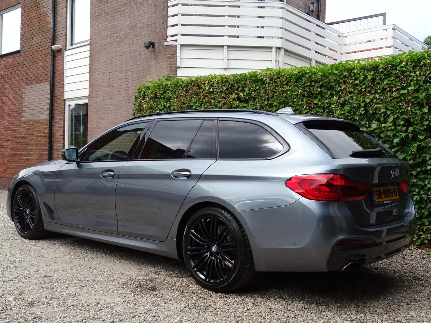 BMW 530 5-serie Touring 530i High Executive | M- pakket | Grijs - 2