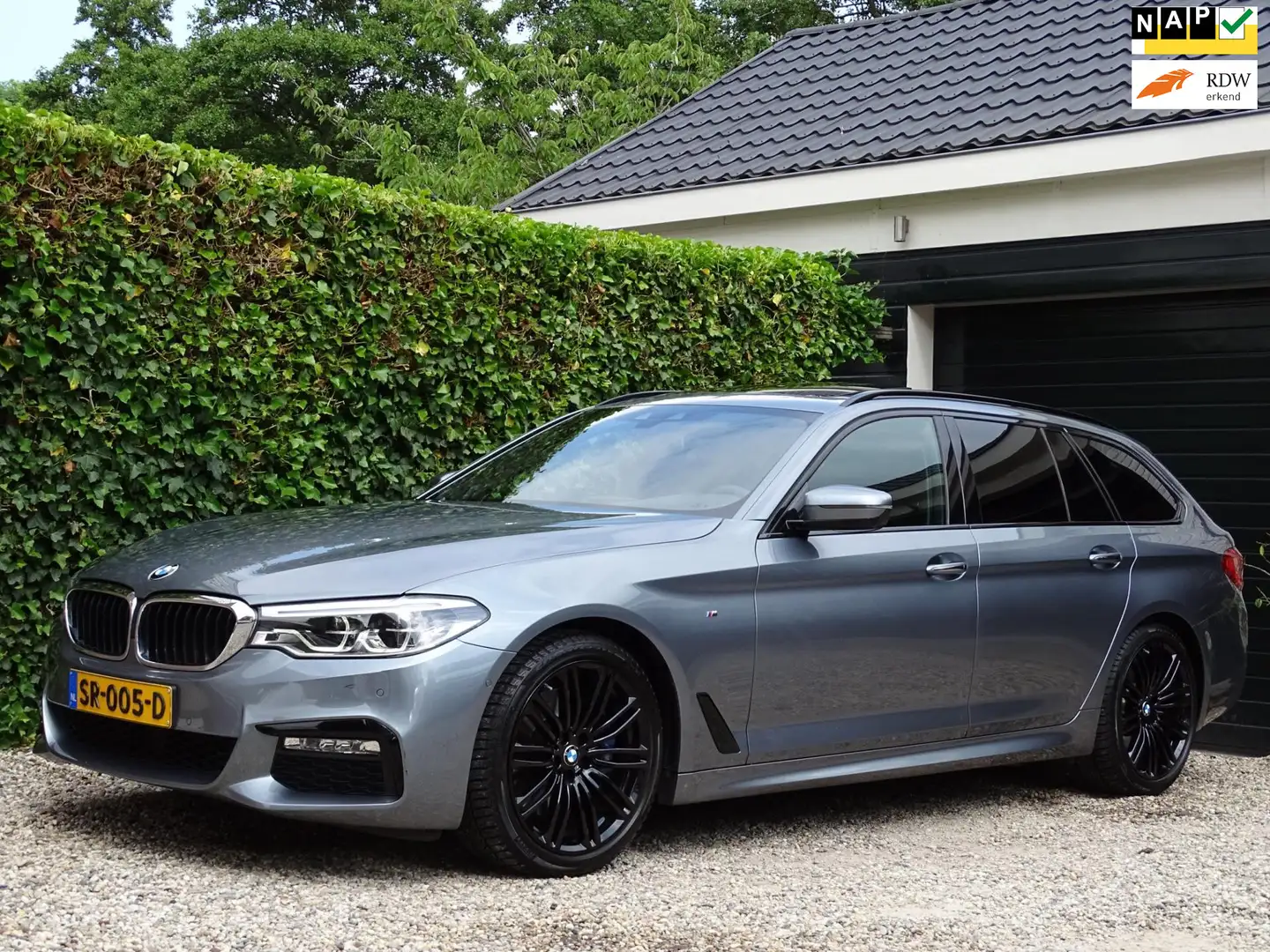 BMW 530 5-serie Touring 530i High Executive | M- pakket | Grijs - 1