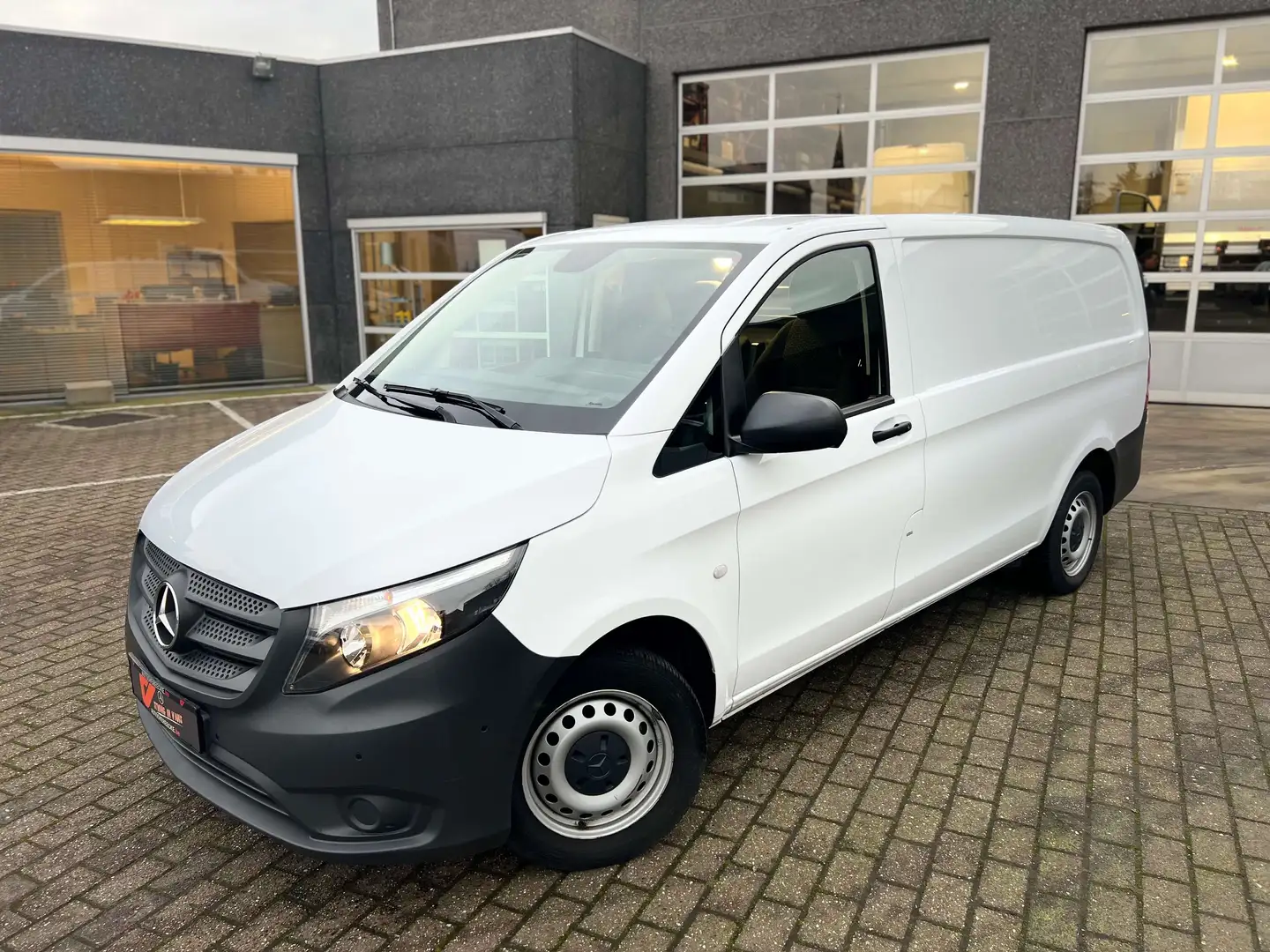 Mercedes-Benz Vito 114 PERFECT TOOL A2/L2 (28.450ex.) CameraAUDIO40 Blanc - 2