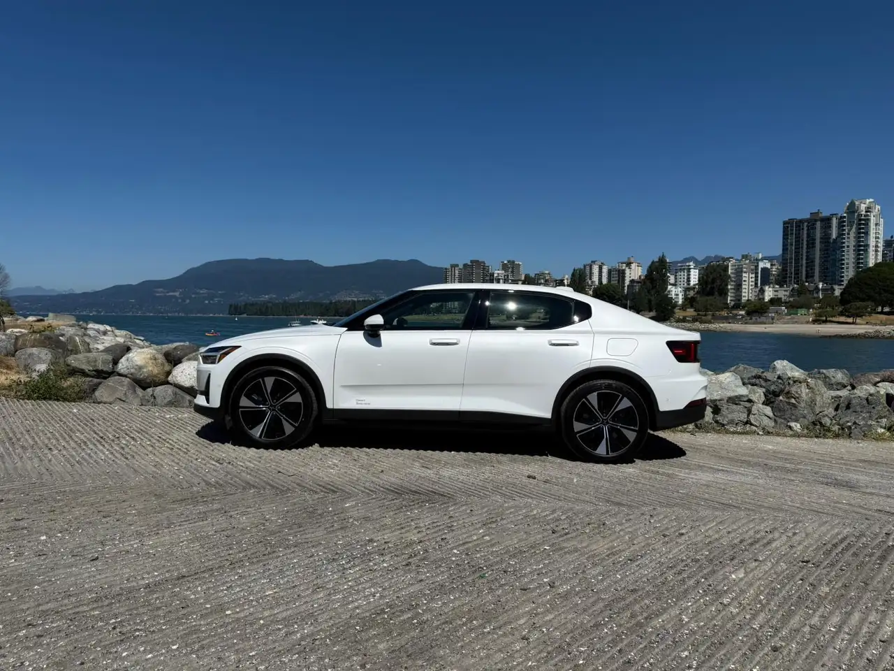 Polestar 2 снимка Polestar 2