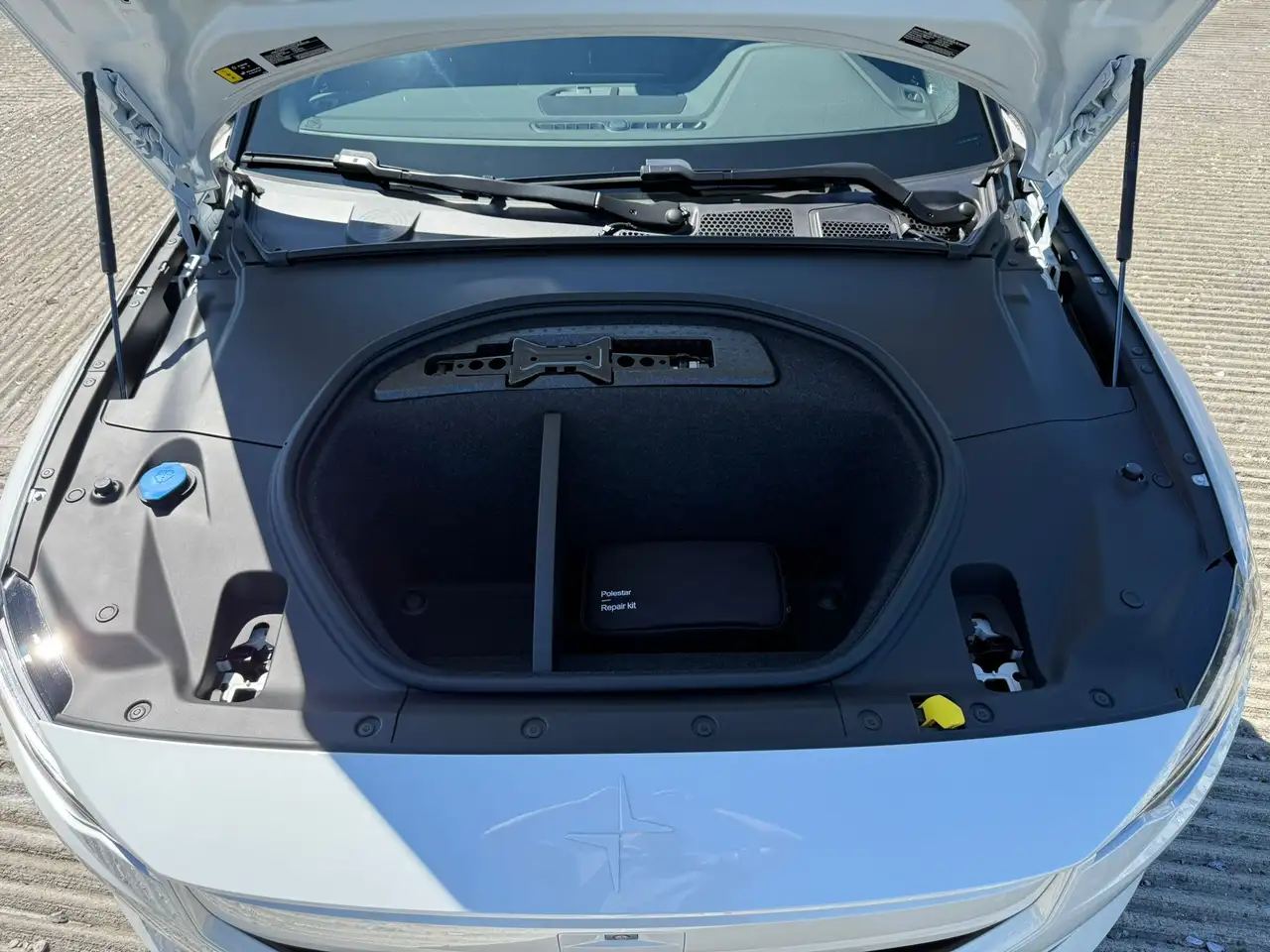 Polestar 2 снимка Polestar 2