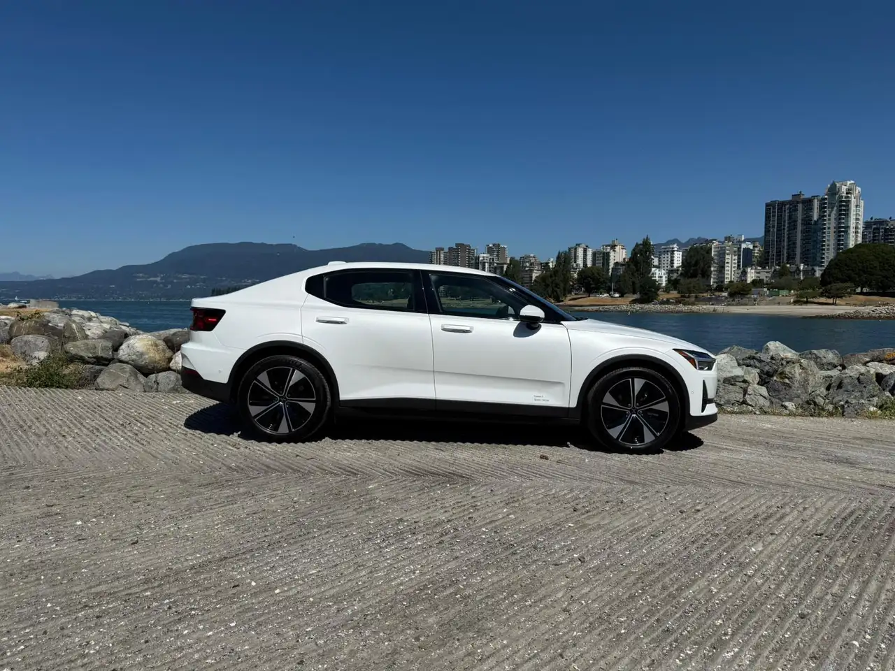 Polestar 2 снимка Polestar 2