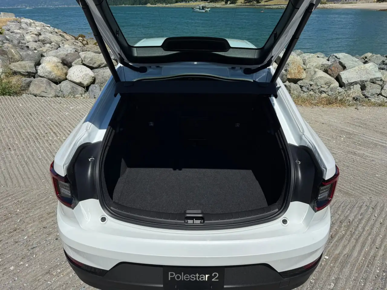 Polestar 2 снимка Polestar 2
