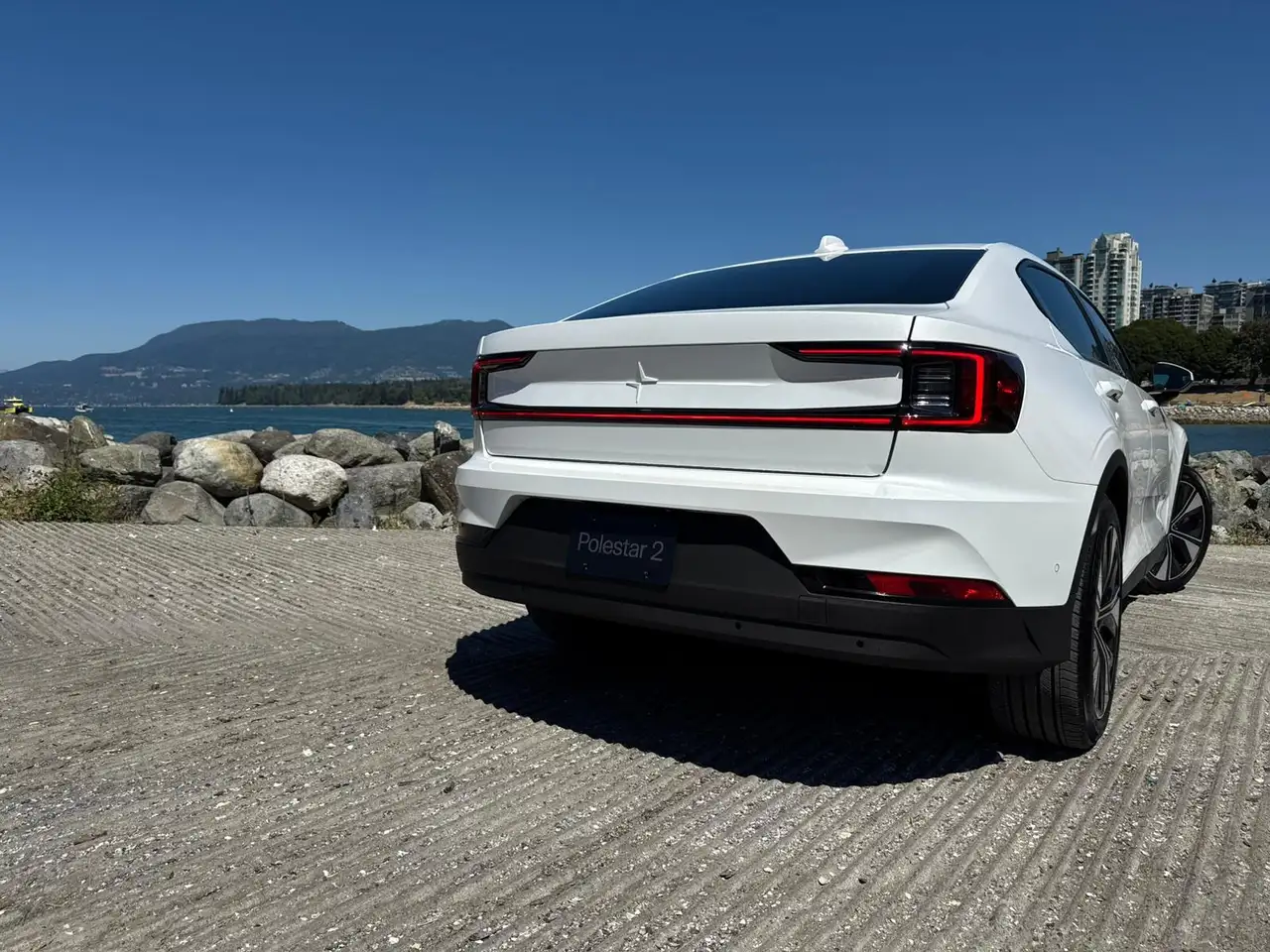Polestar 2 снимка Polestar 2