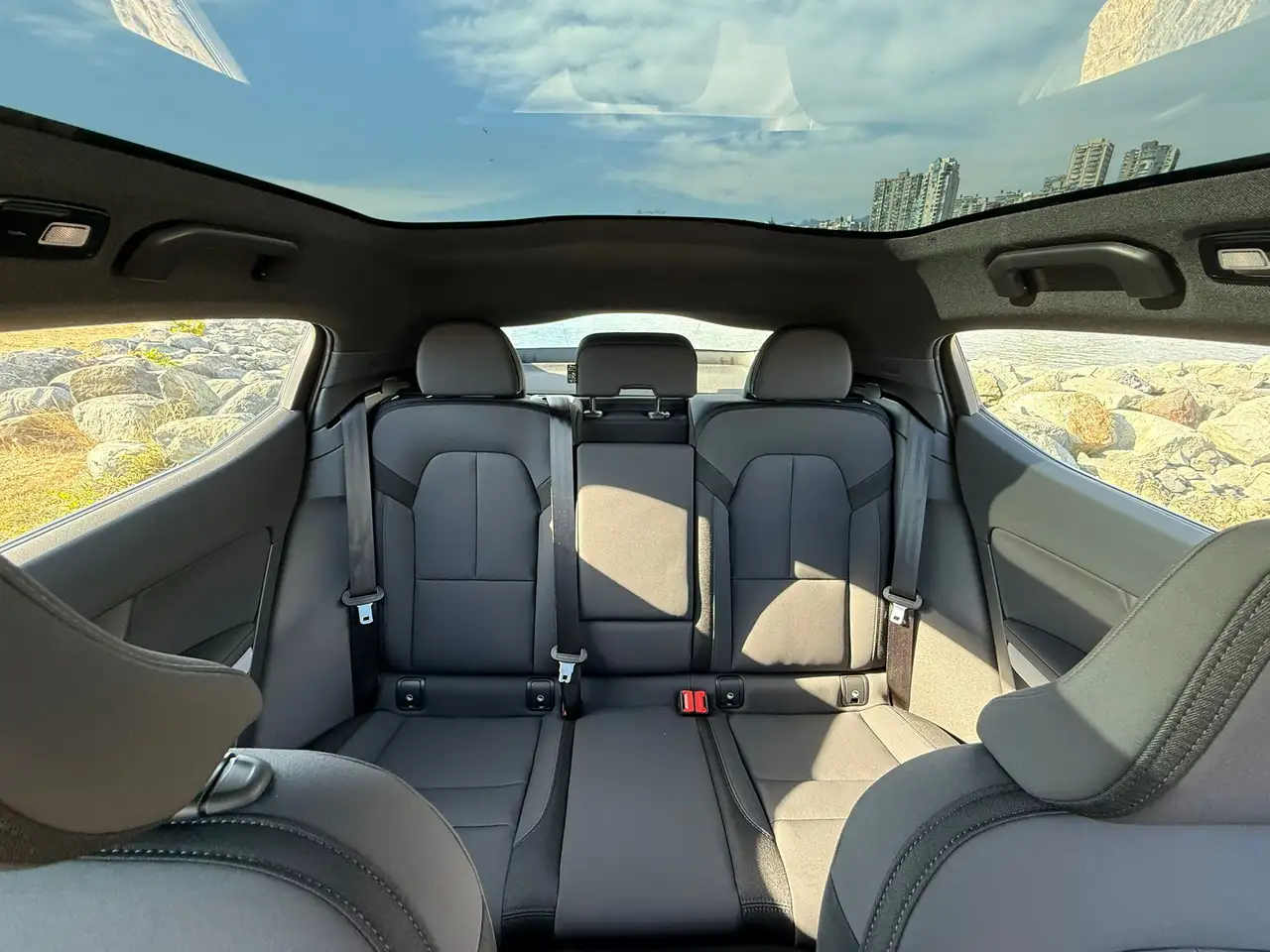 Polestar 2 снимка Polestar 2