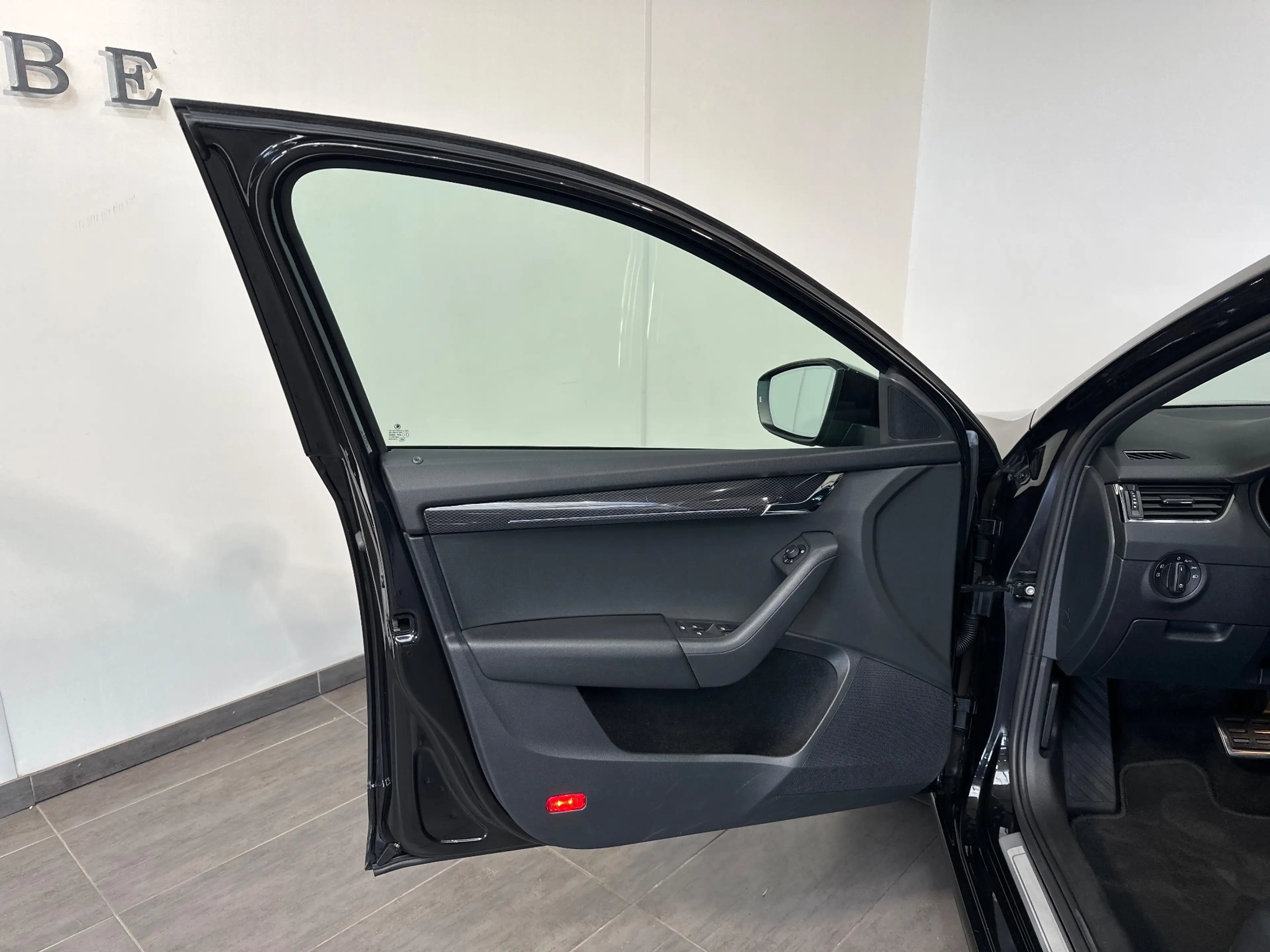 Skoda Octavia Combi 2.0 TDI 4x4 DSG RS NAV+LED+ACC+AHK+18ZOLL — photo 6
