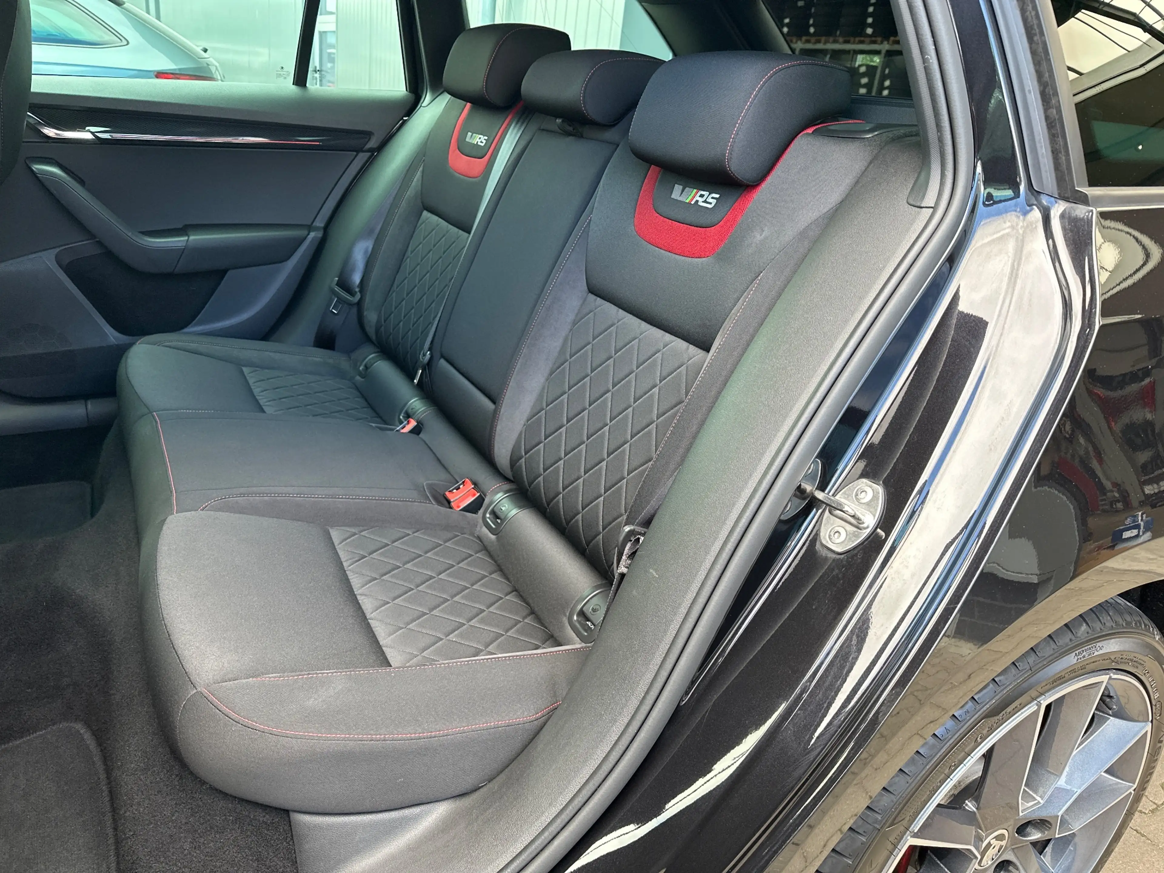Skoda Octavia Combi 2.0 TDI 4x4 DSG RS NAV+LED+ACC+AHK+18ZOLL — photo 12